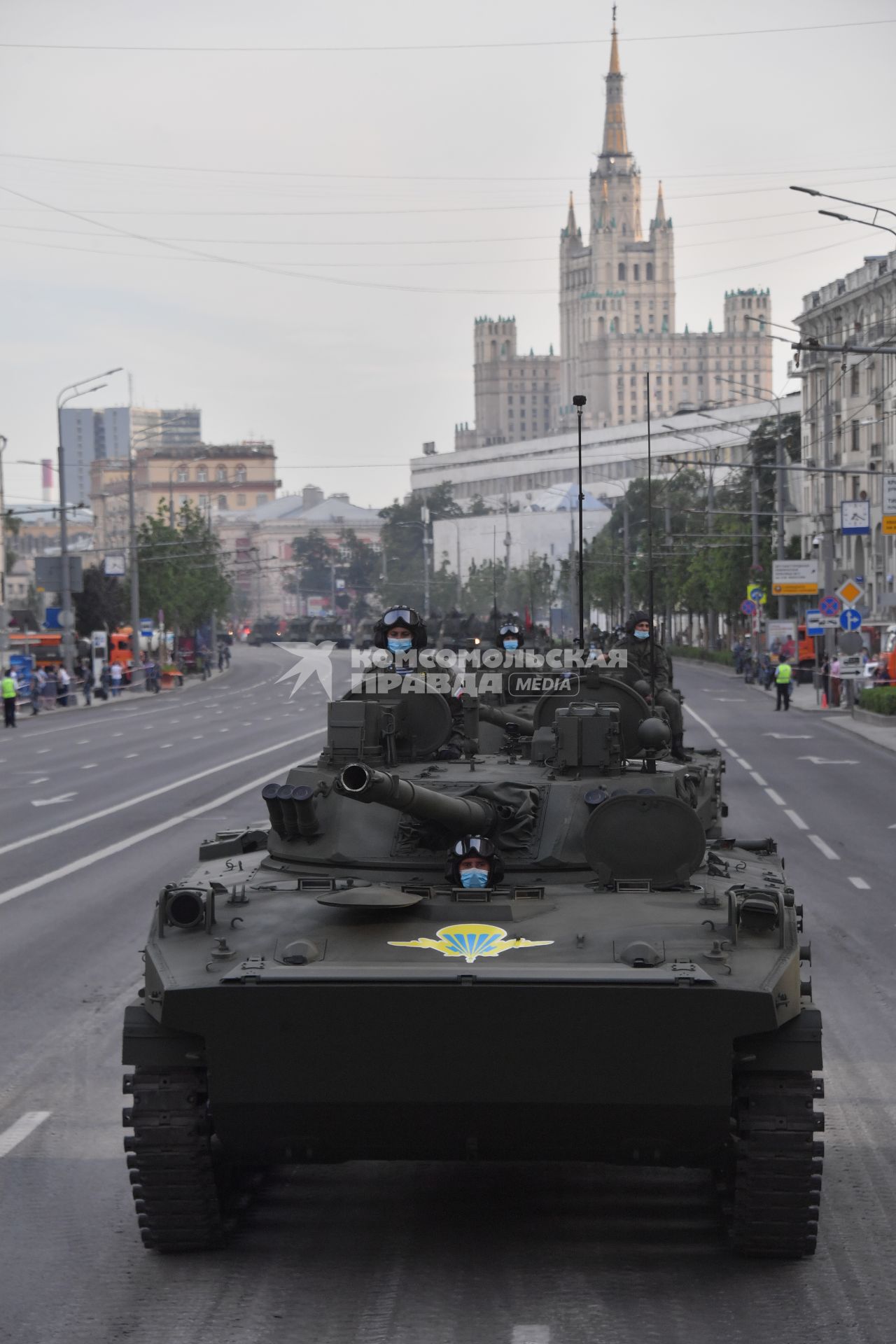 Москва. Боевые машины десанта БМД-4М перед репетицией парада на Красной площади, посвященного 75-й годовщине Победы в Великой Отечественной войне.