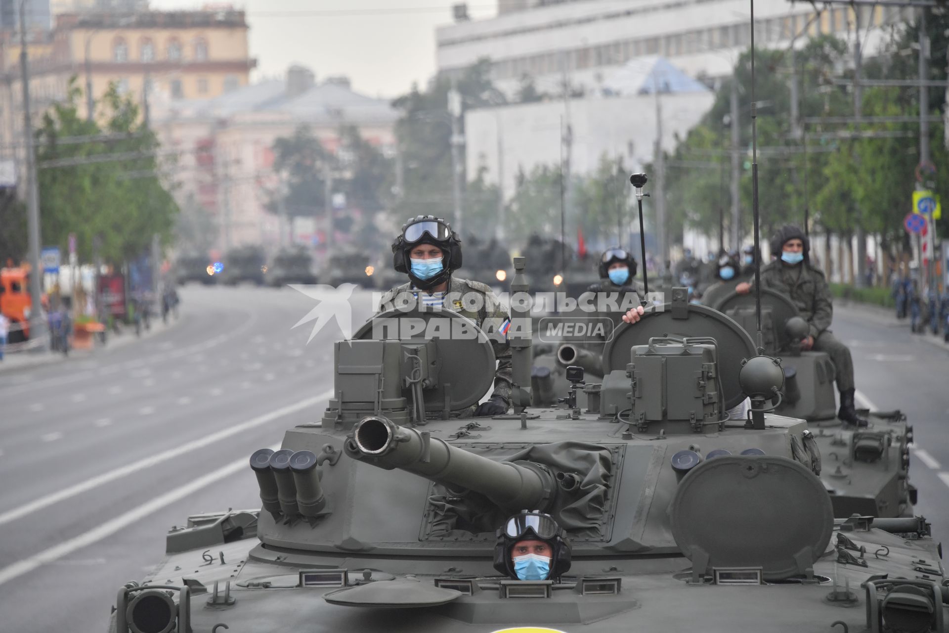 Москва. Боевые машины десанта БМД-4М перед репетицией парада на Красной площади, посвященного 75-й годовщине Победы в Великой Отечественной войне.