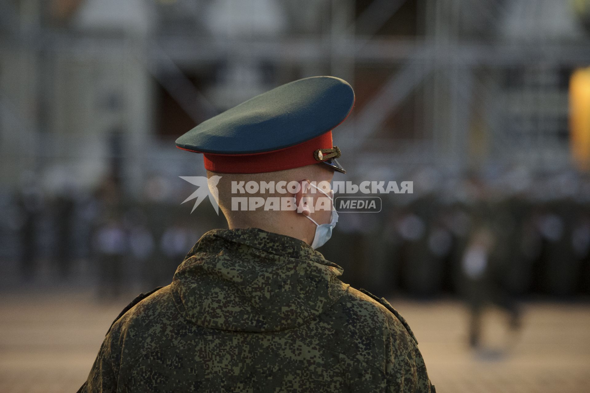 Екатеринбург. Ночная репетиция парада Победы в условиях особого противоэпидемического режима из-за эпидемии новой коронавирусной инфекции COVID-19.