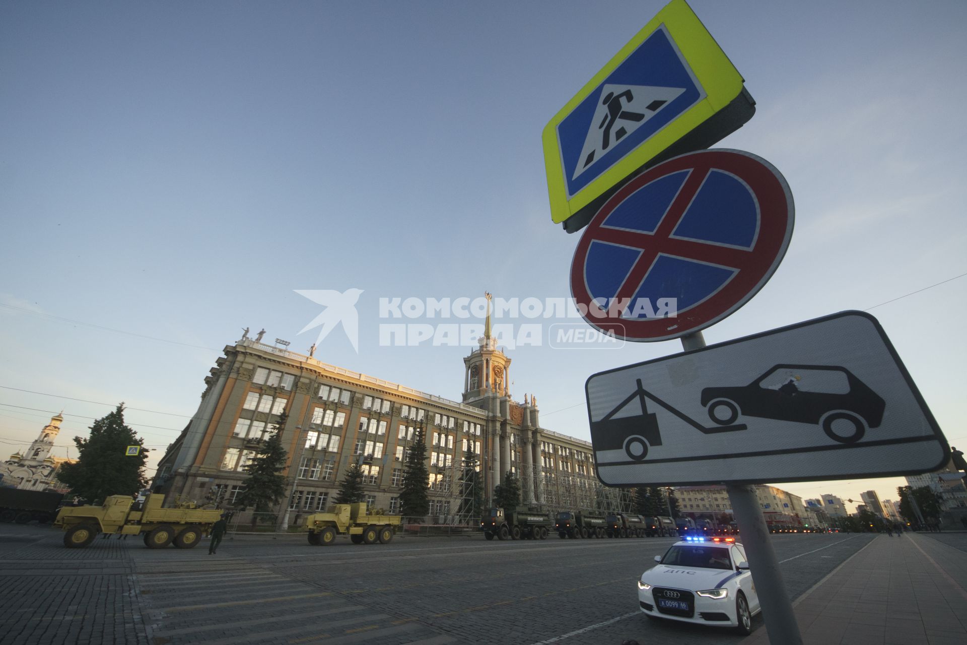 Екатеринбург. Подготовка к репетиции парада Победы в условиях особого противоэпидемического режима из-за эпидемии новой коронавирусной инфекции COVID-19.