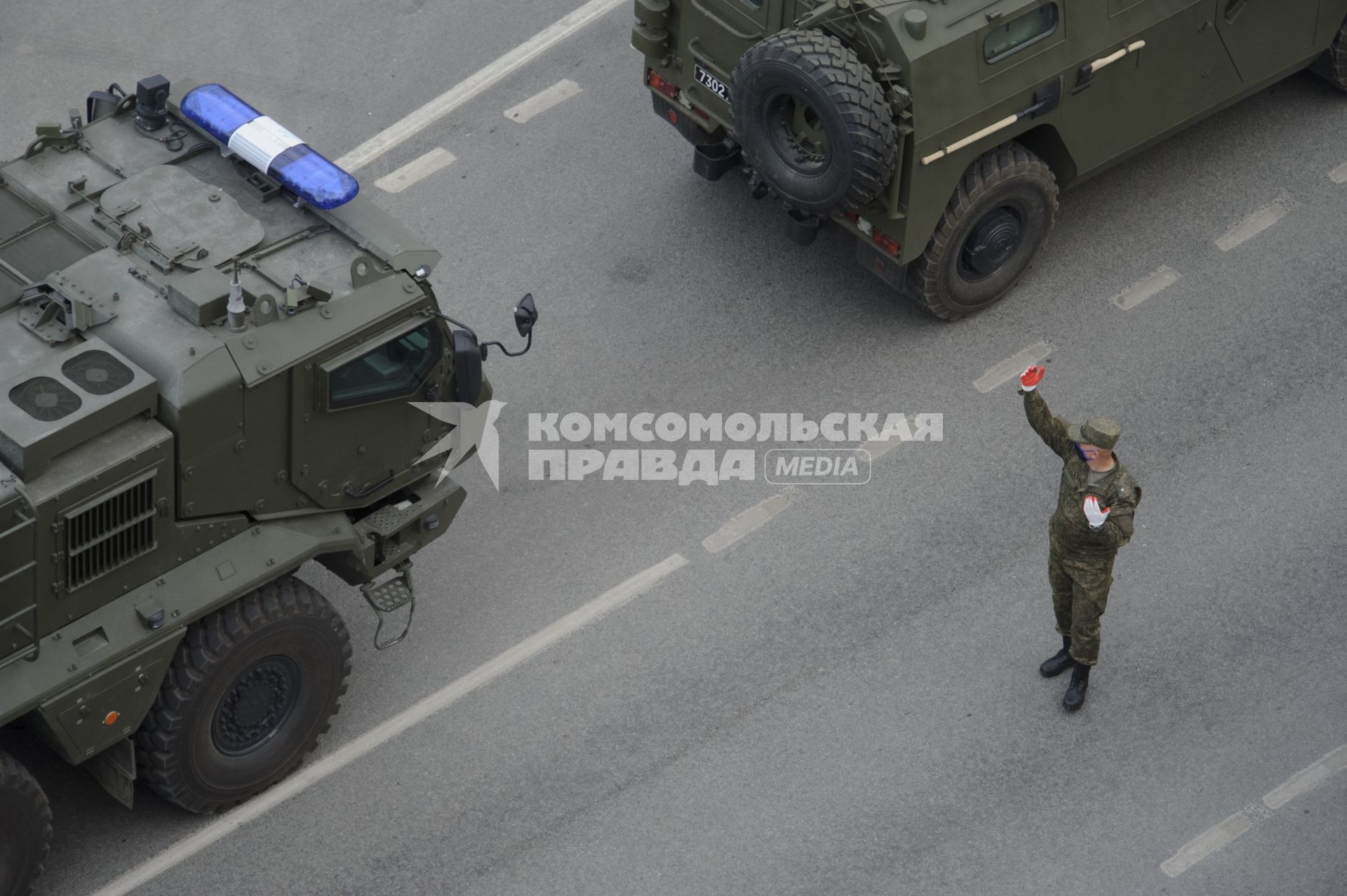 Екатеринбург. Ночная репетиция парада Победы в условиях особого противоэпидемического режима из-за эпидемии новой коронавирусной инфекции COVID-19.