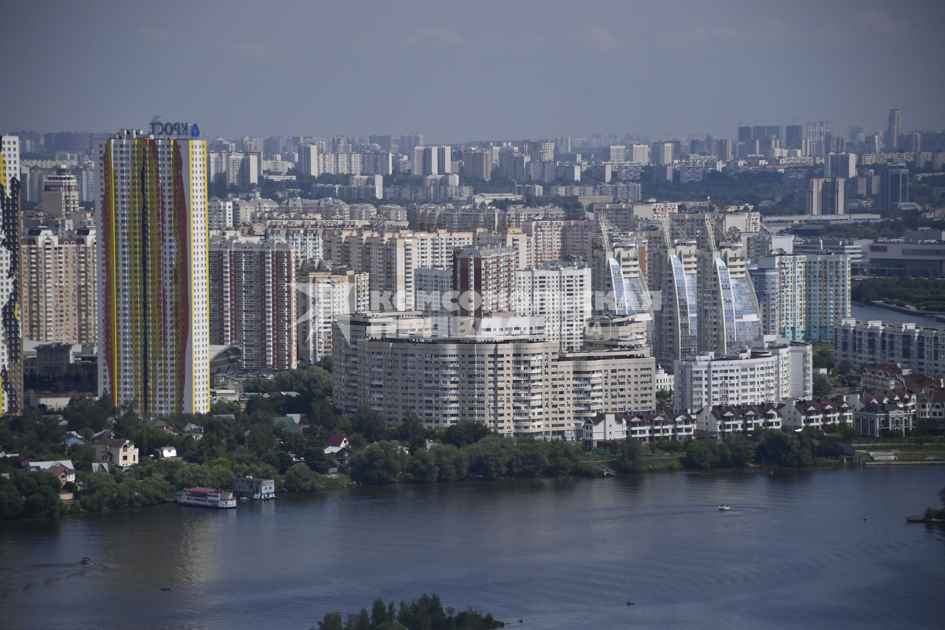 Москва.   Вид на город с вертолета.