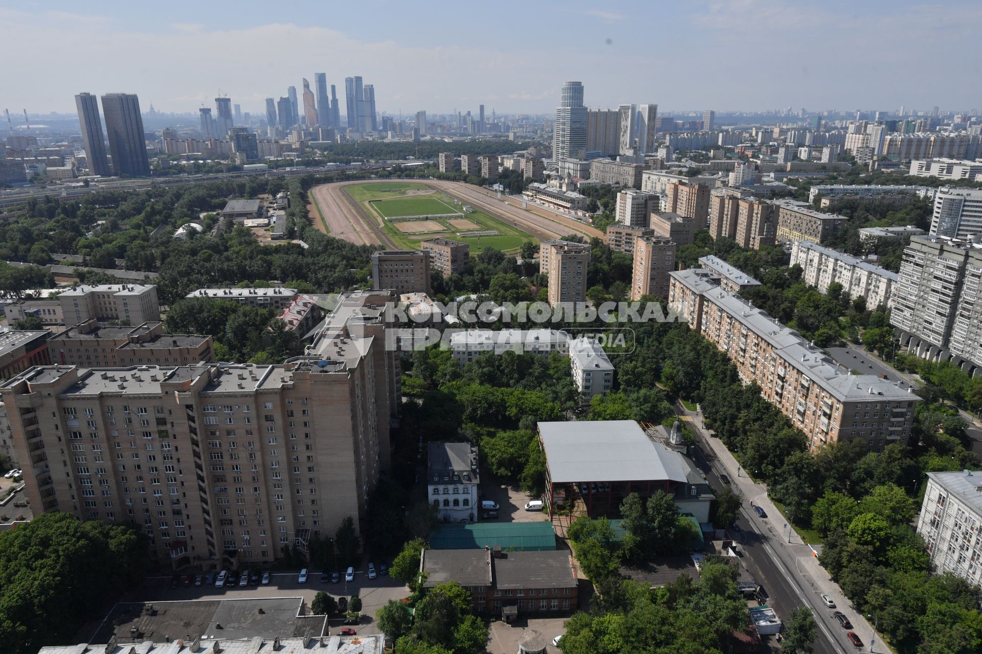 Москва.   Вид на город с вертолета.