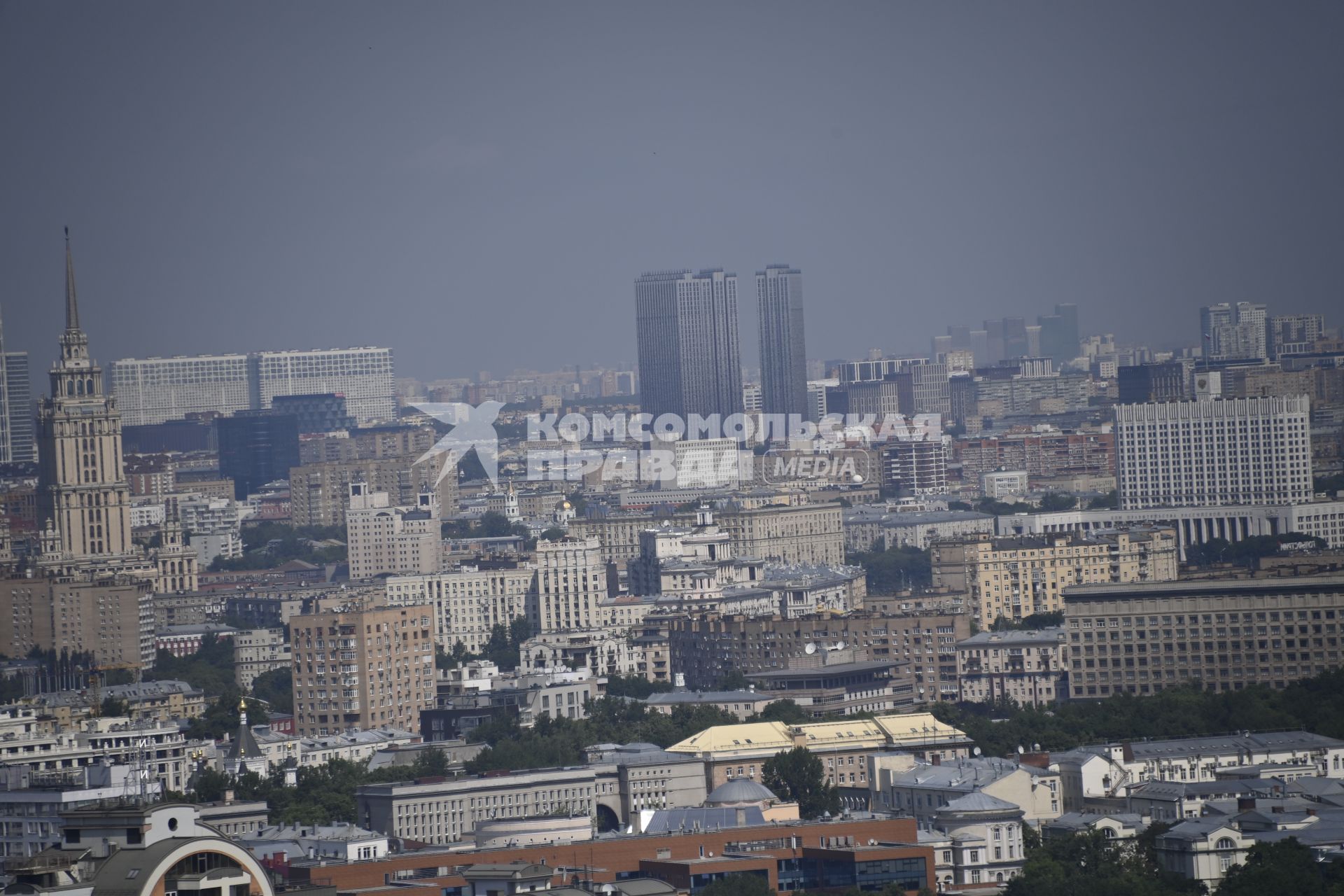 Москва.   Вид на город с вертолета.