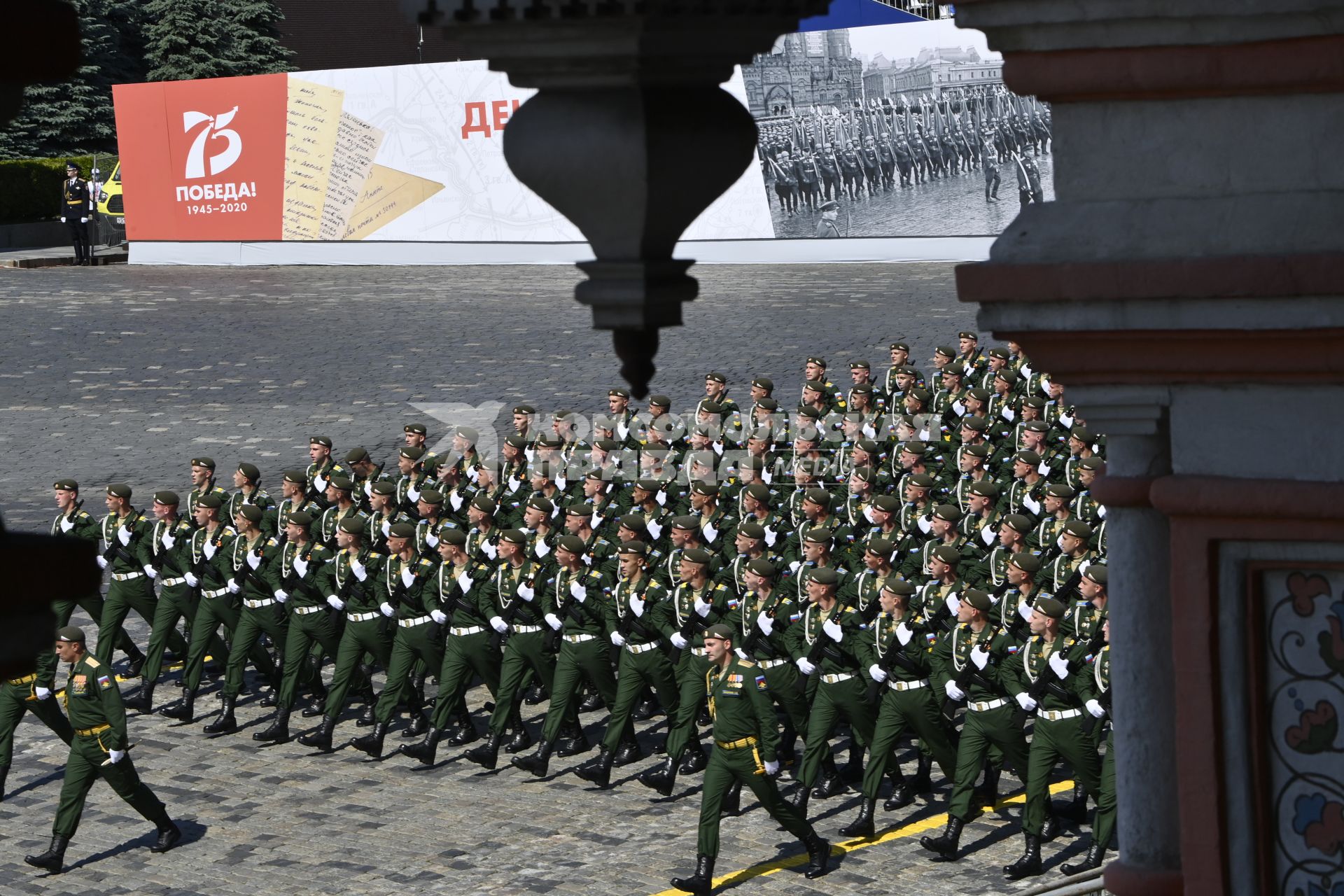 Москва.   Военнослужащие во время военного парада в ознаменование 75-летия Победы в Великой Отечественной войне 1941-1945 годов на Красной площади.