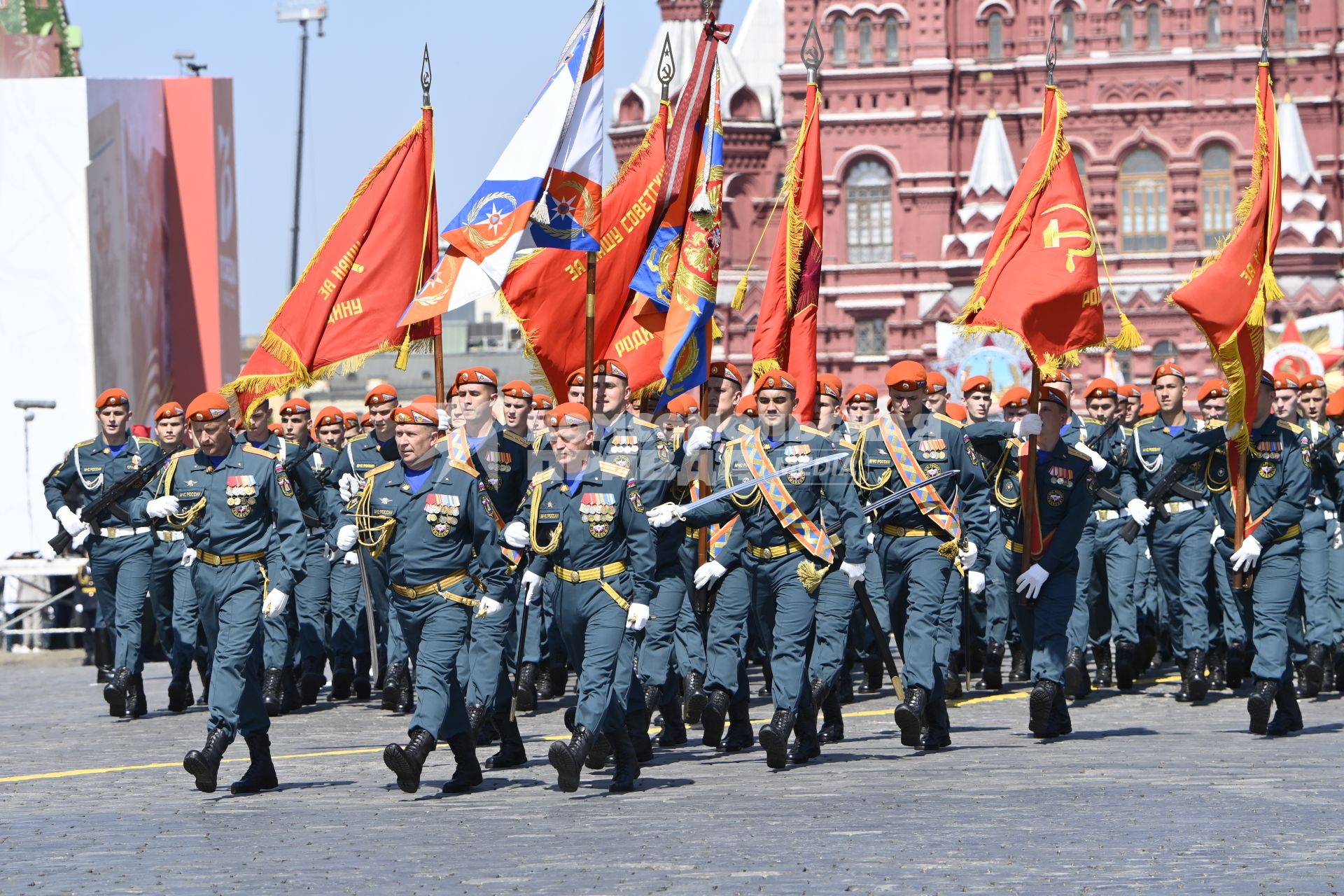 Москва.   Военнослужащие парадных расчетов во время военного парада в ознаменование 75-летия Победы в Великой Отечественной войне 1941-1945 годов на Красной площади.