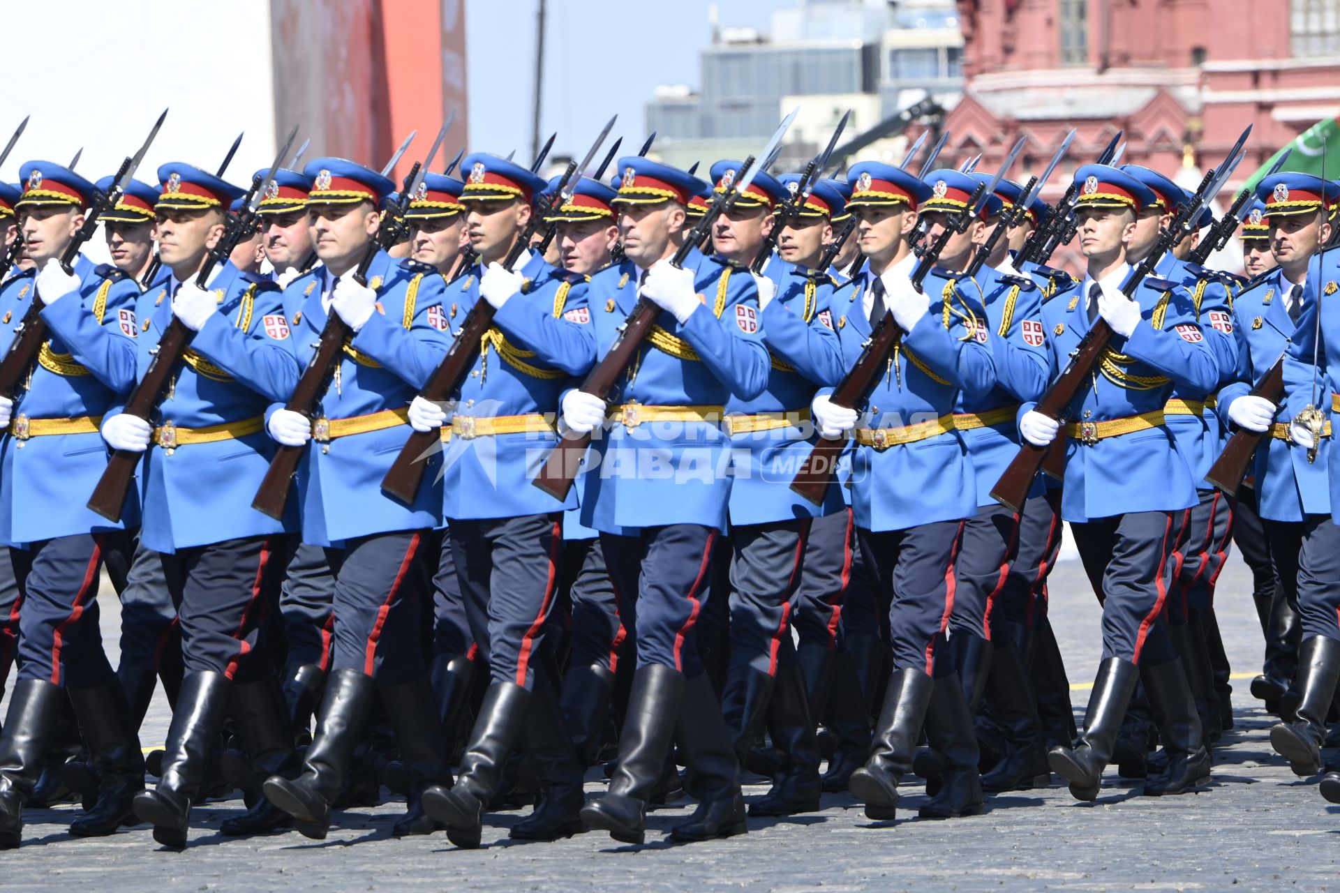 Москва.  Парадный расчет армии Сербии во время военного парада в ознаменование 75-летия Победы в Великой Отечественной войне 1941-1945 годов на Красной площади.