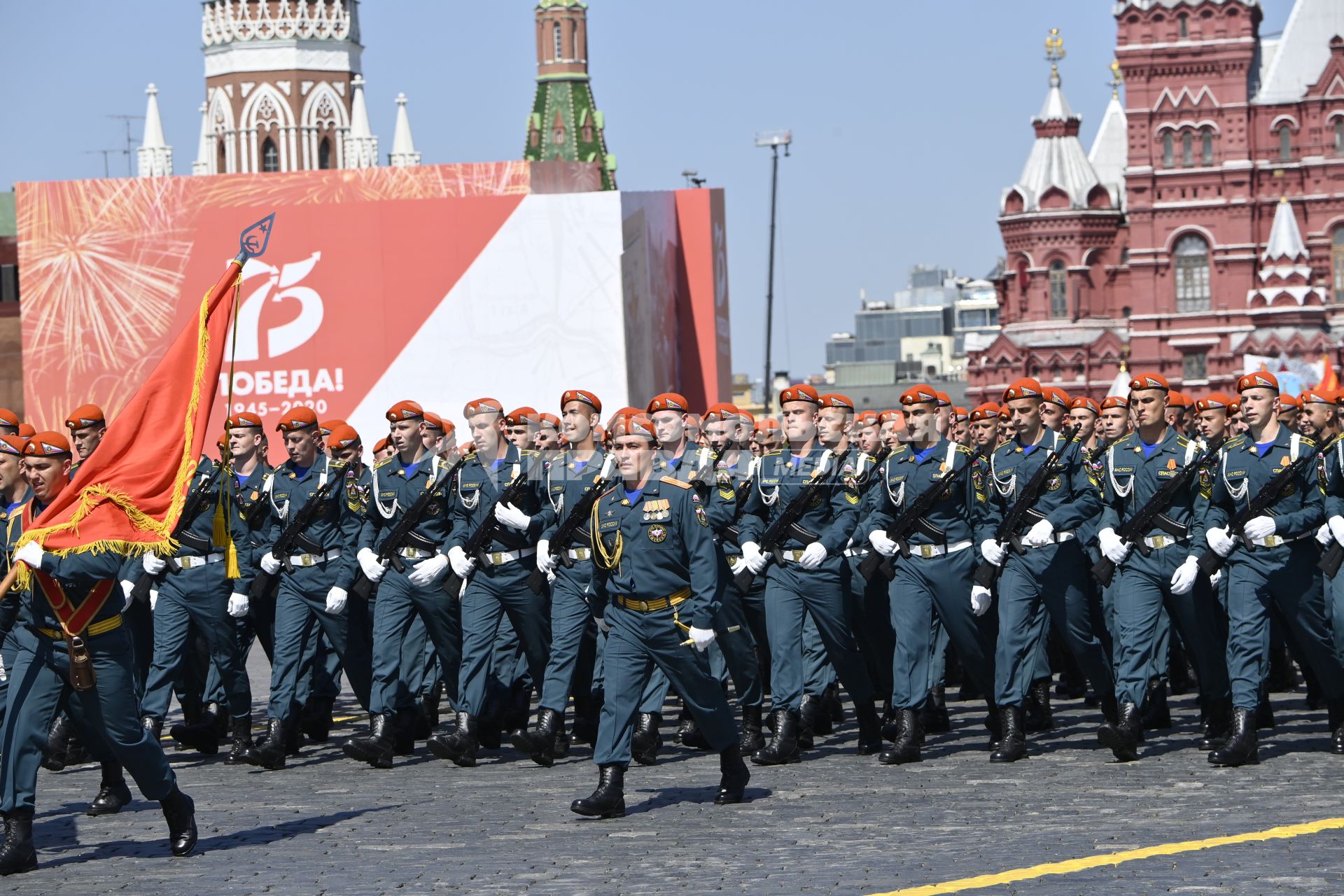 Москва.   Военнослужащие парадных расчетов во время военного парада в ознаменование 75-летия Победы в Великой Отечественной войне 1941-1945 годов на Красной площади.