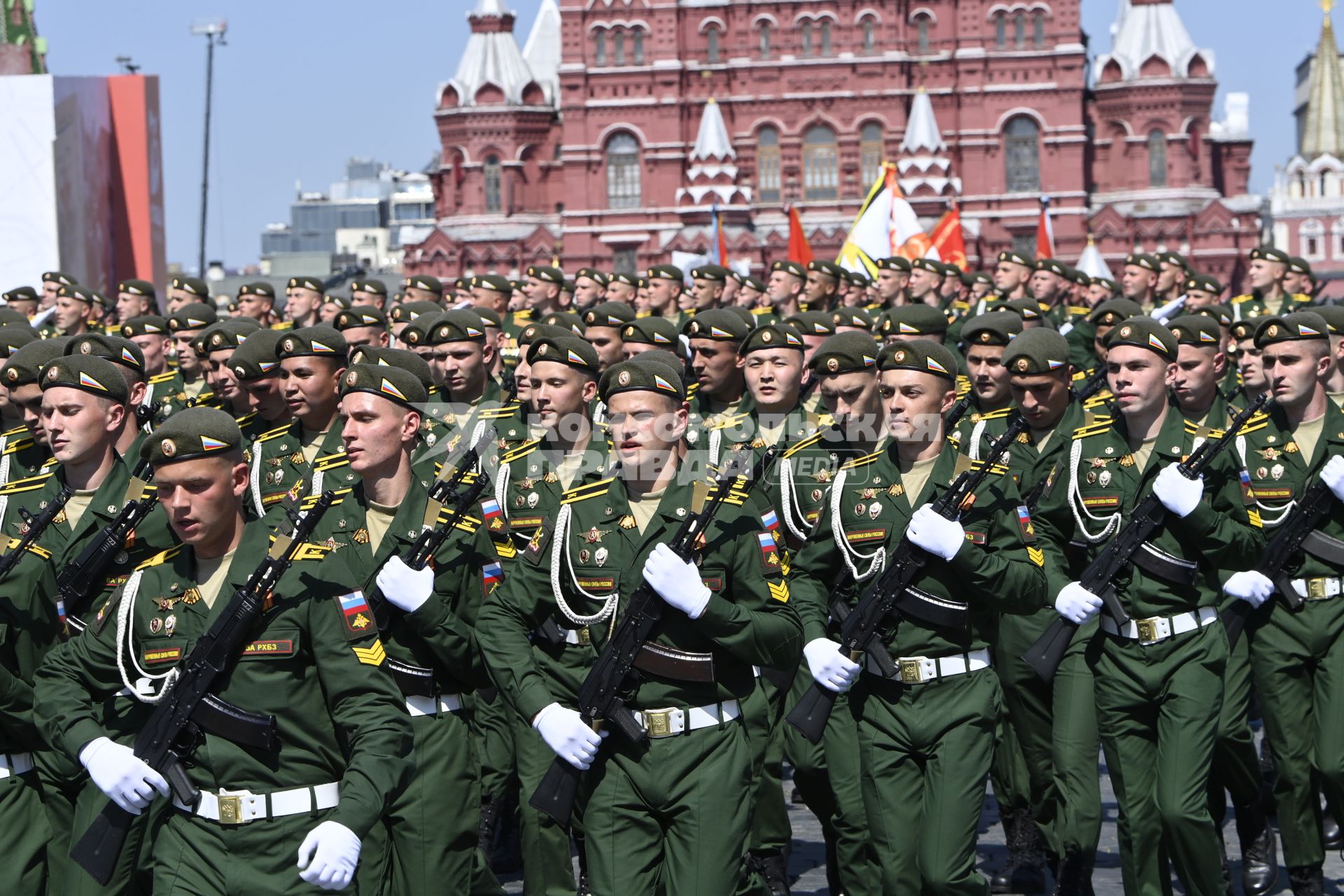 Москва.   Военнослужащие во время военного парада в ознаменование 75-летия Победы в Великой Отечественной войне 1941-1945 годов на Красной площади.