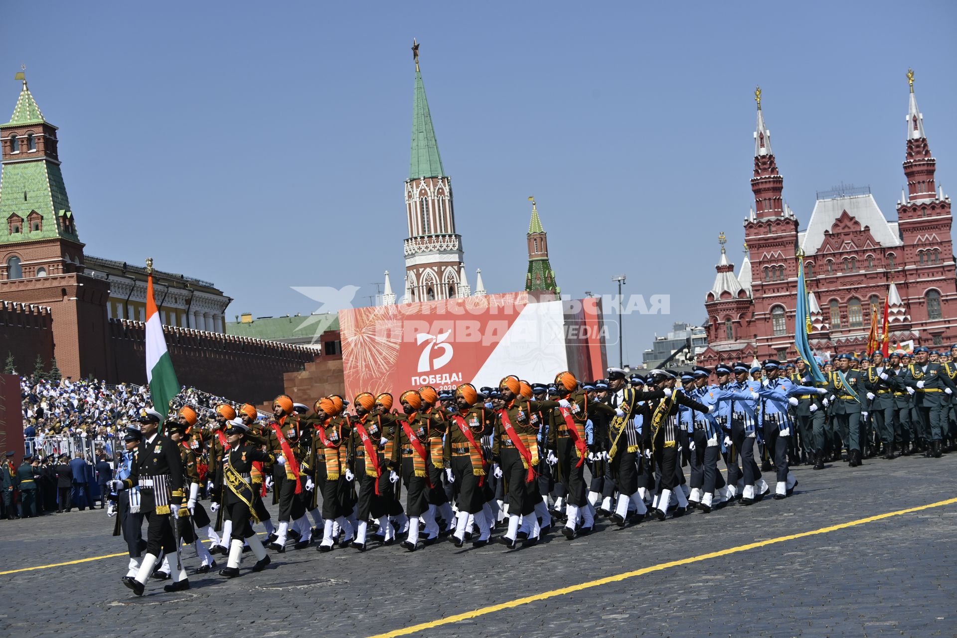 Москва.  Парадный расчет армии Индии во время военного парада в ознаменование 75-летия Победы в Великой Отечественной войне 1941-1945 годов на Красной площади.