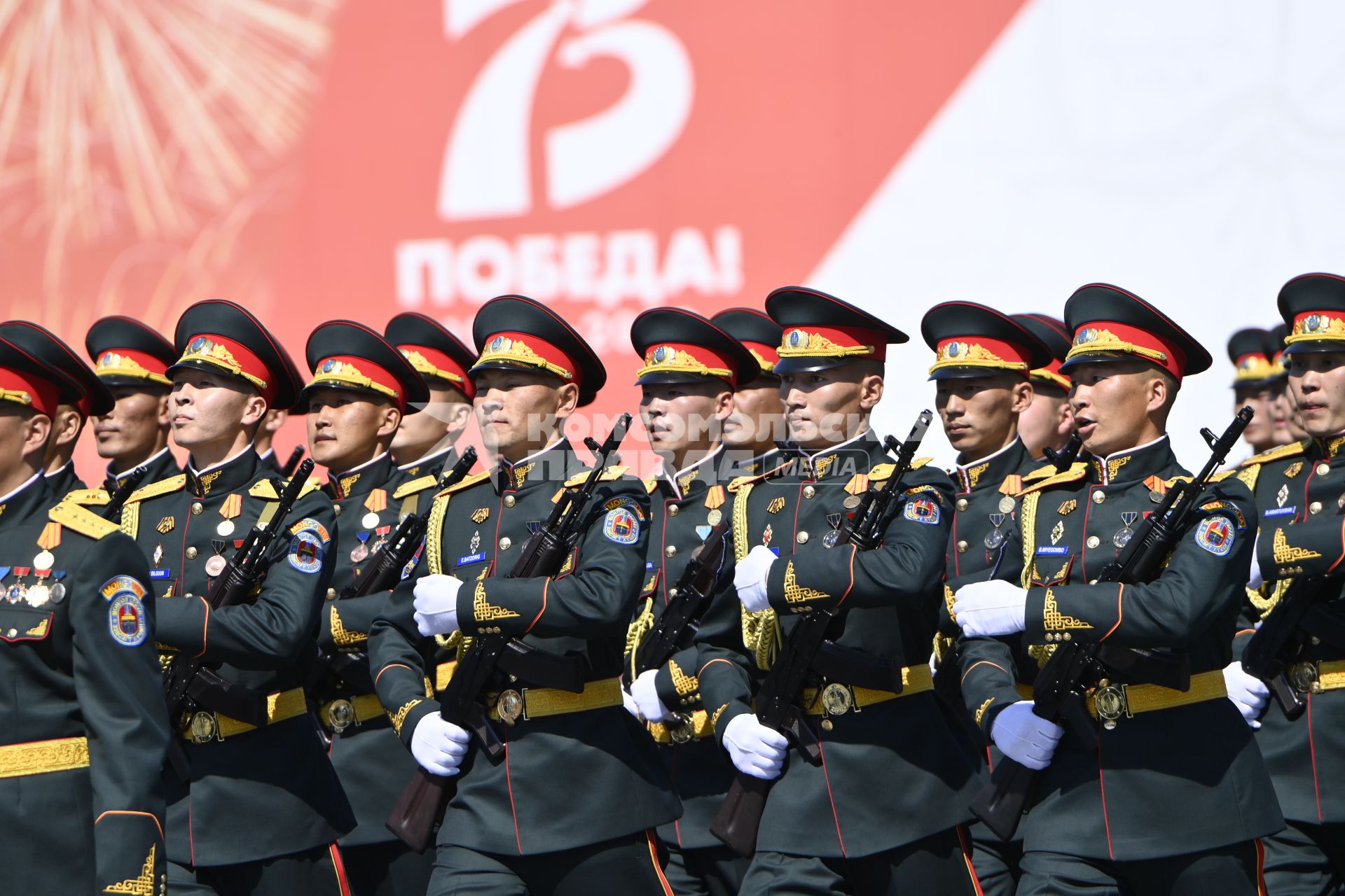 Москва.  Парадный расчет армии Монголии во время военного парада в ознаменование 75-летия Победы в Великой Отечественной войне 1941-1945 годов на Красной площади.