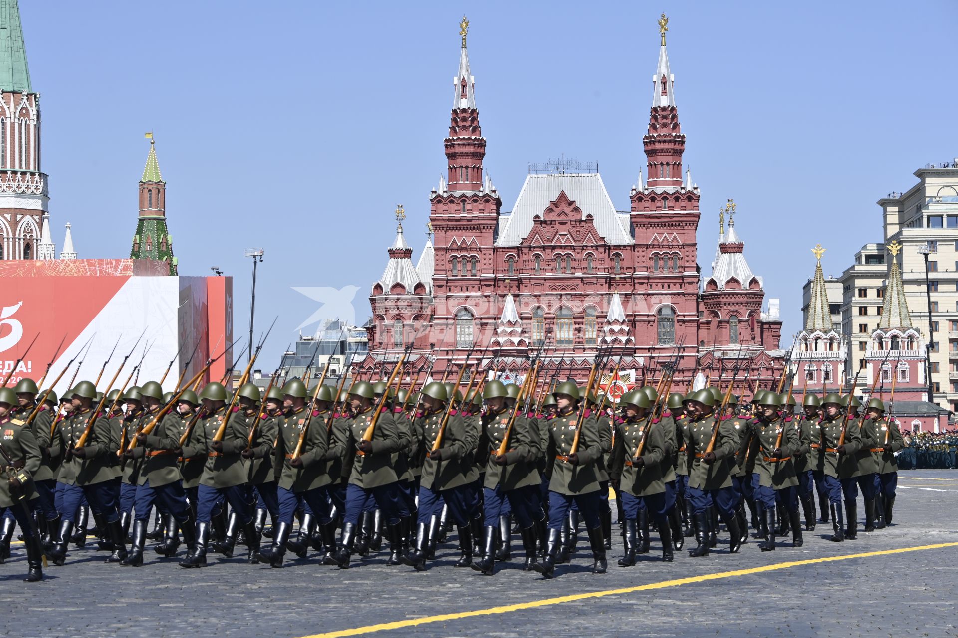 Москва.  Военнослужащие парадных расчетов во время военного парада в ознаменование 75-летия Победы в Великой Отечественной войне 1941-1945 годов на Красной площади.