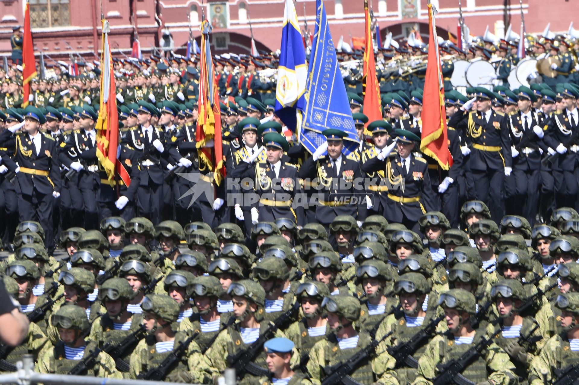 Москва.   Военнослужащие во время военного парада в ознаменование 75-летия Победы в Великой Отечественной войне 1941-1945 годов на Красной площади.