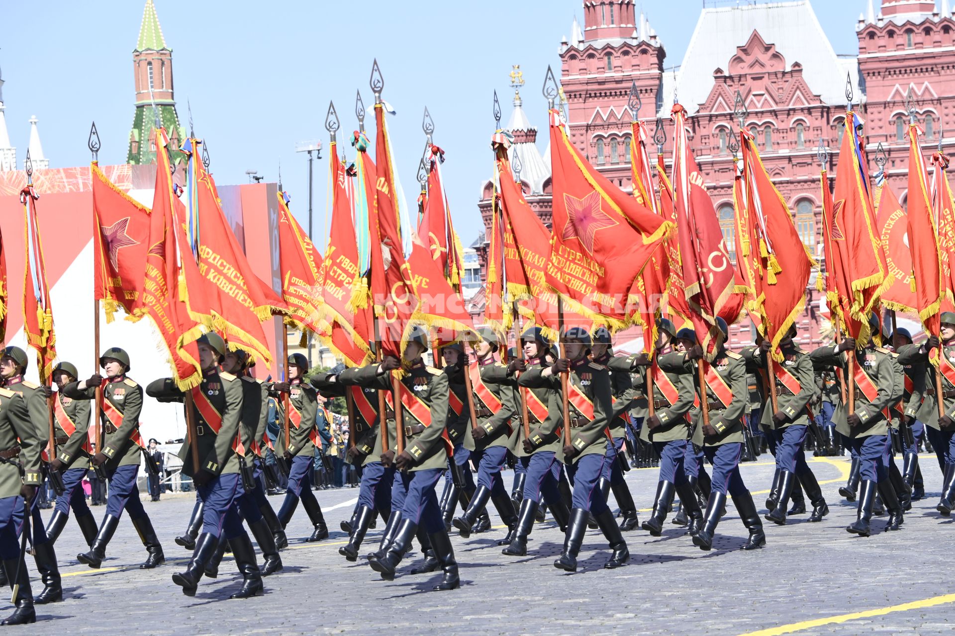 Москва.  Военнослужащие парадных расчетов во время военного парада в ознаменование 75-летия Победы в Великой Отечественной войне 1941-1945 годов на Красной площади.