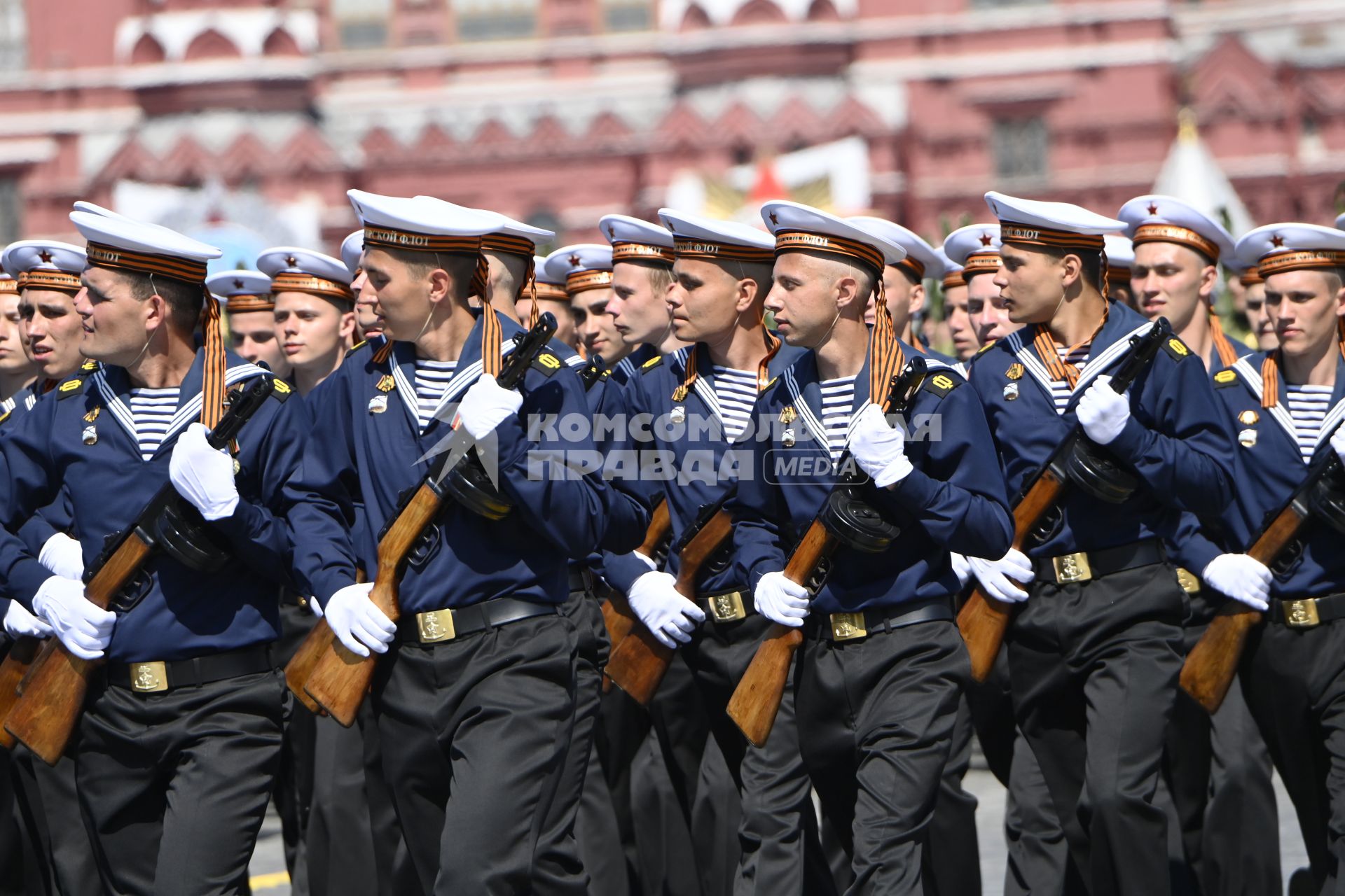 Москва.  Военнослужащие парадных расчетов во время военного парада в ознаменование 75-летия Победы в Великой Отечественной войне 1941-1945 годов на Красной площади.