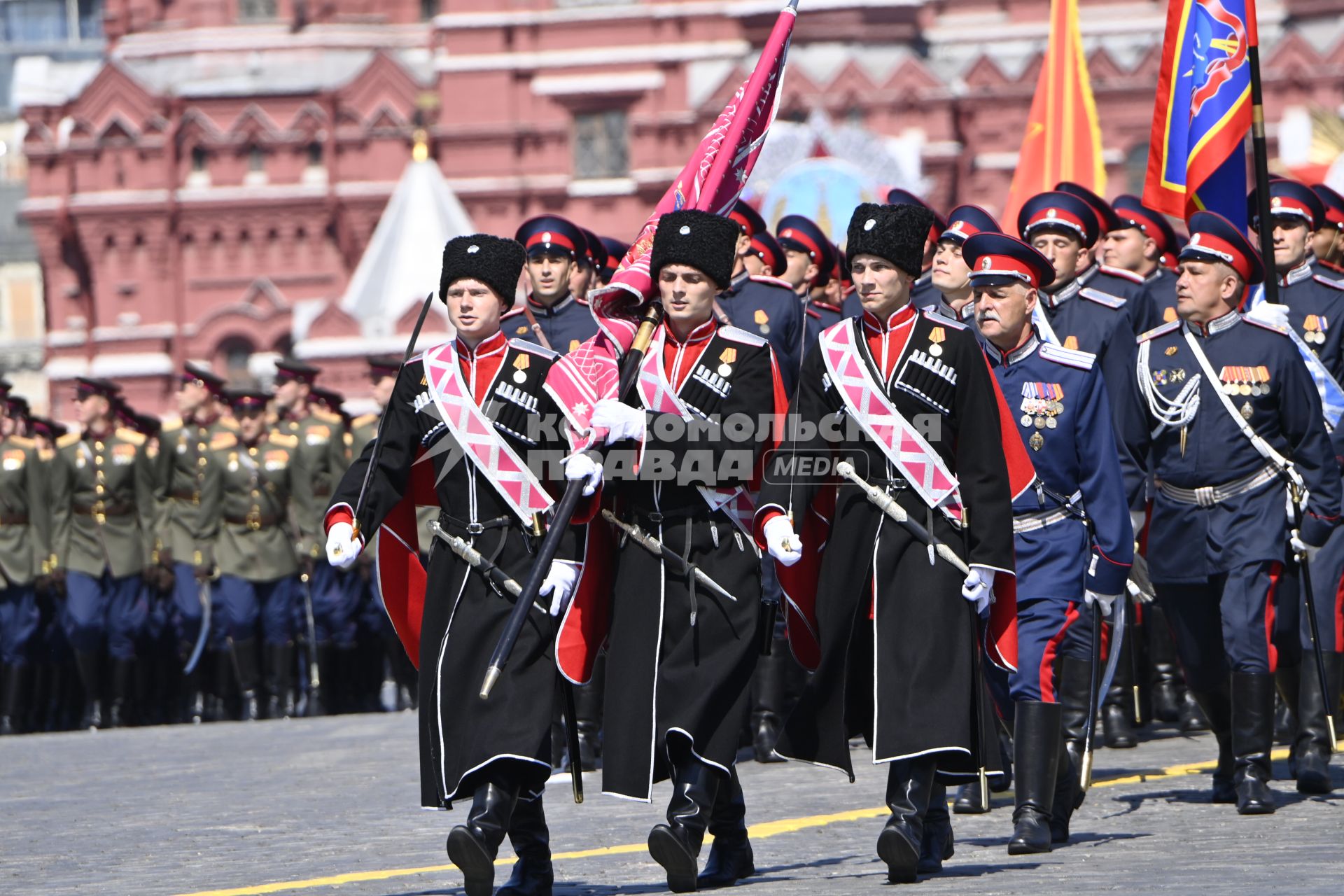 Москва.  Военнослужащие парадных расчетов во время военного парада в ознаменование 75-летия Победы в Великой Отечественной войне 1941-1945 годов на Красной площади.