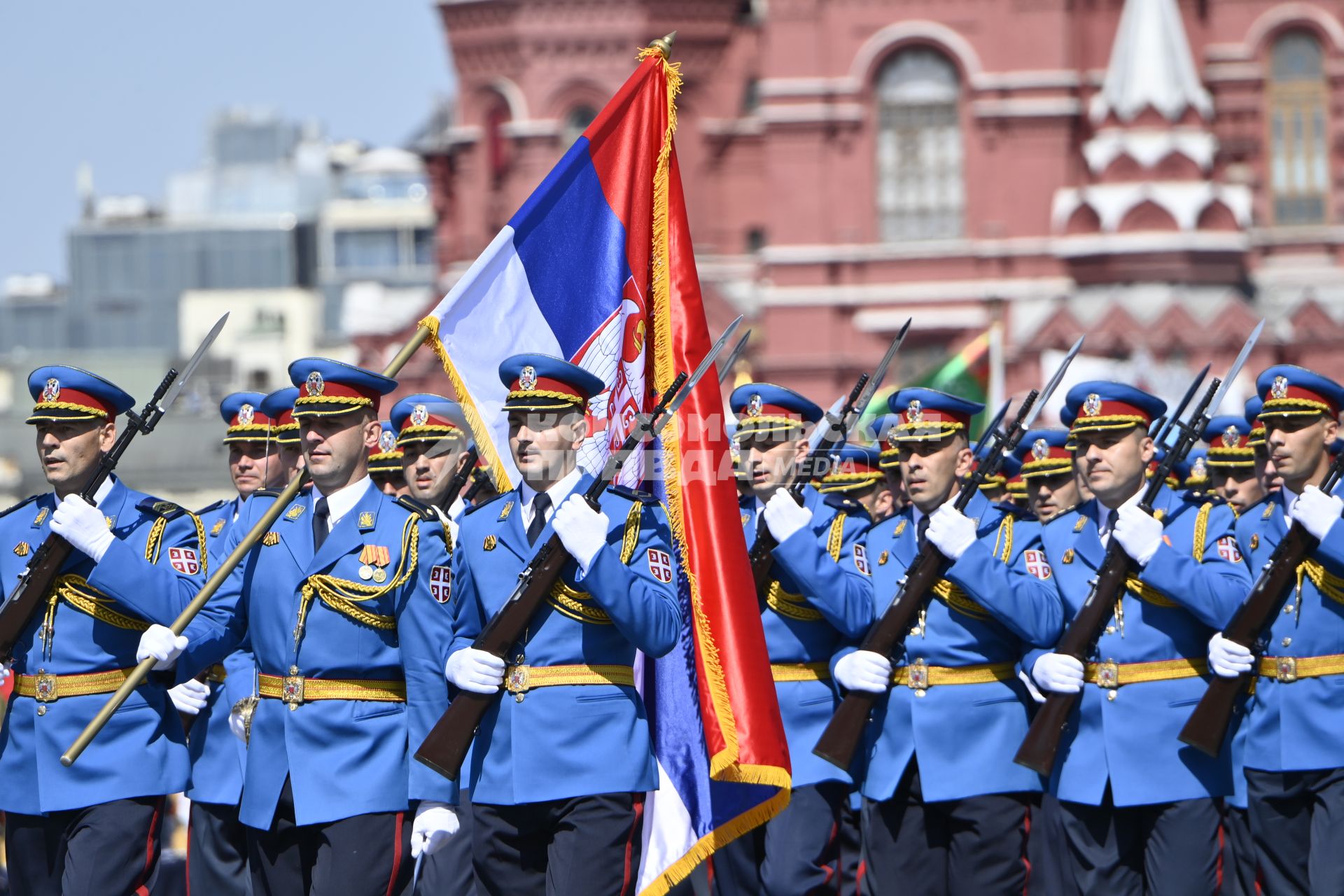 Москва.  Парадный расчет армии Сербии во время военного парада в ознаменование 75-летия Победы в Великой Отечественной войне 1941-1945 годов на Красной площади.