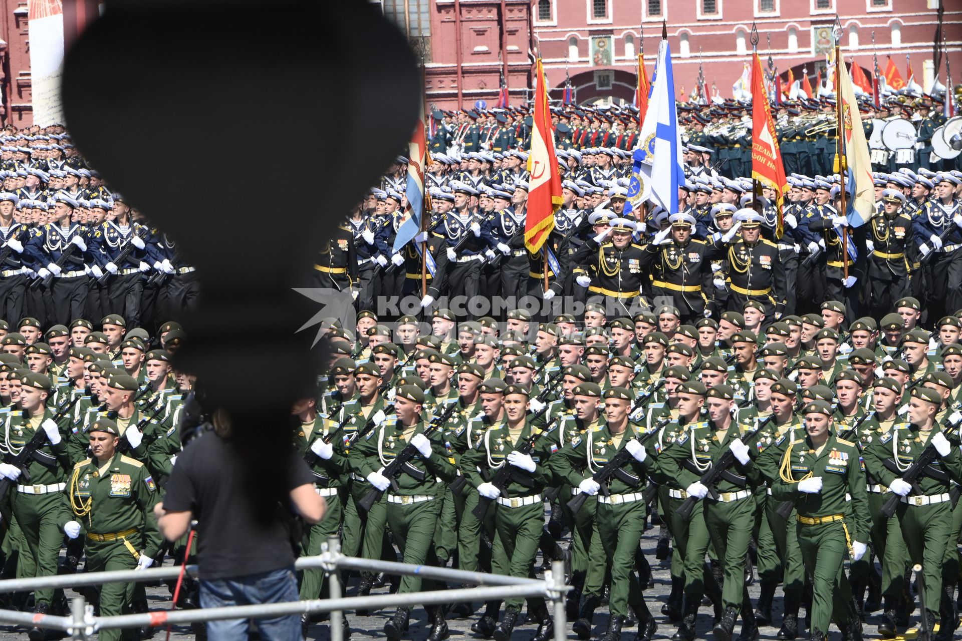 Москва.   Военнослужащие во время военного парада в ознаменование 75-летия Победы в Великой Отечественной войне 1941-1945 годов на Красной площади.