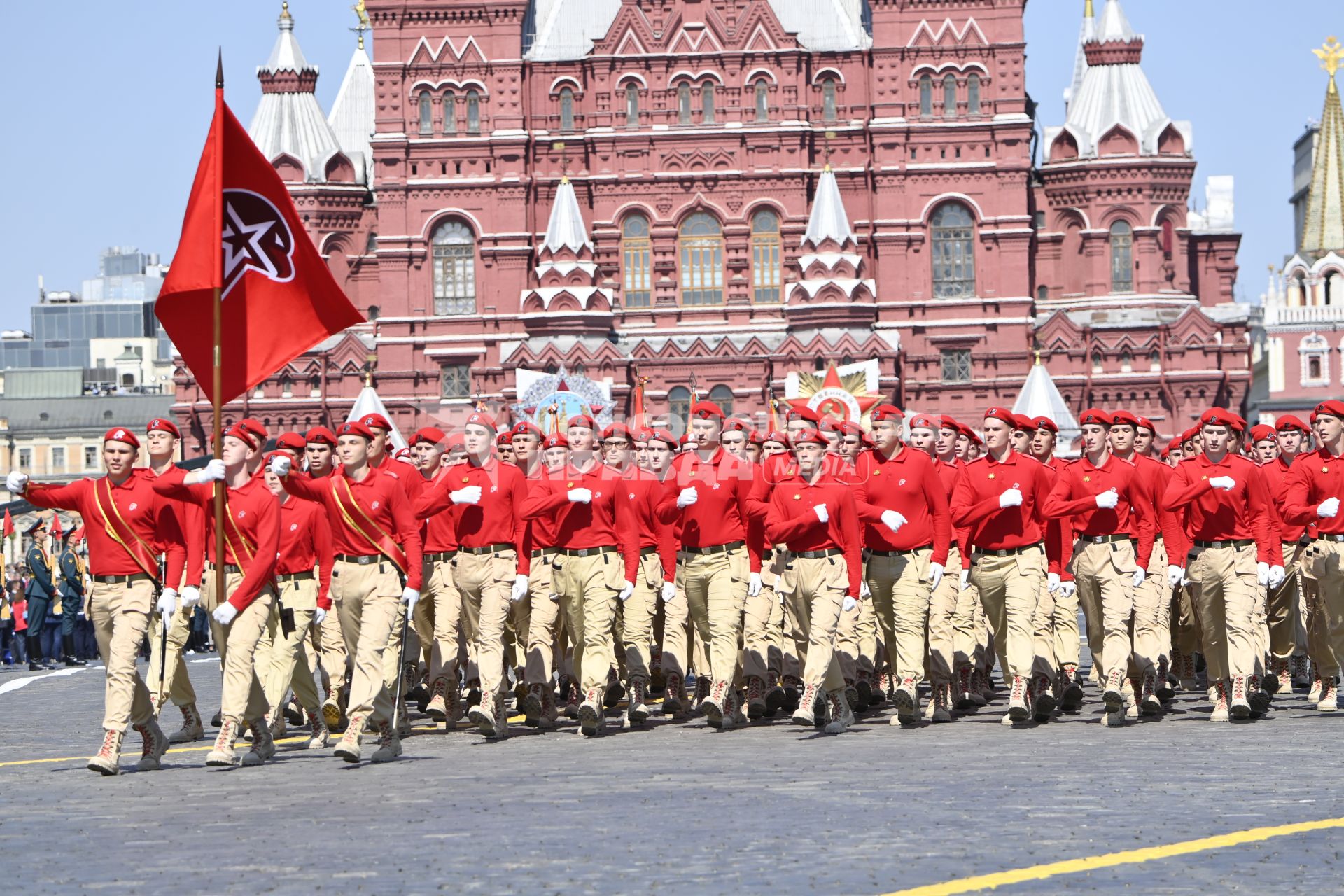 Москва. Юнармейцы во время военного парада военного училища во время военного парада в ознаменование 75-летия Победы в Великой Отечественной войне 1941-1945 годов на Красной площади.