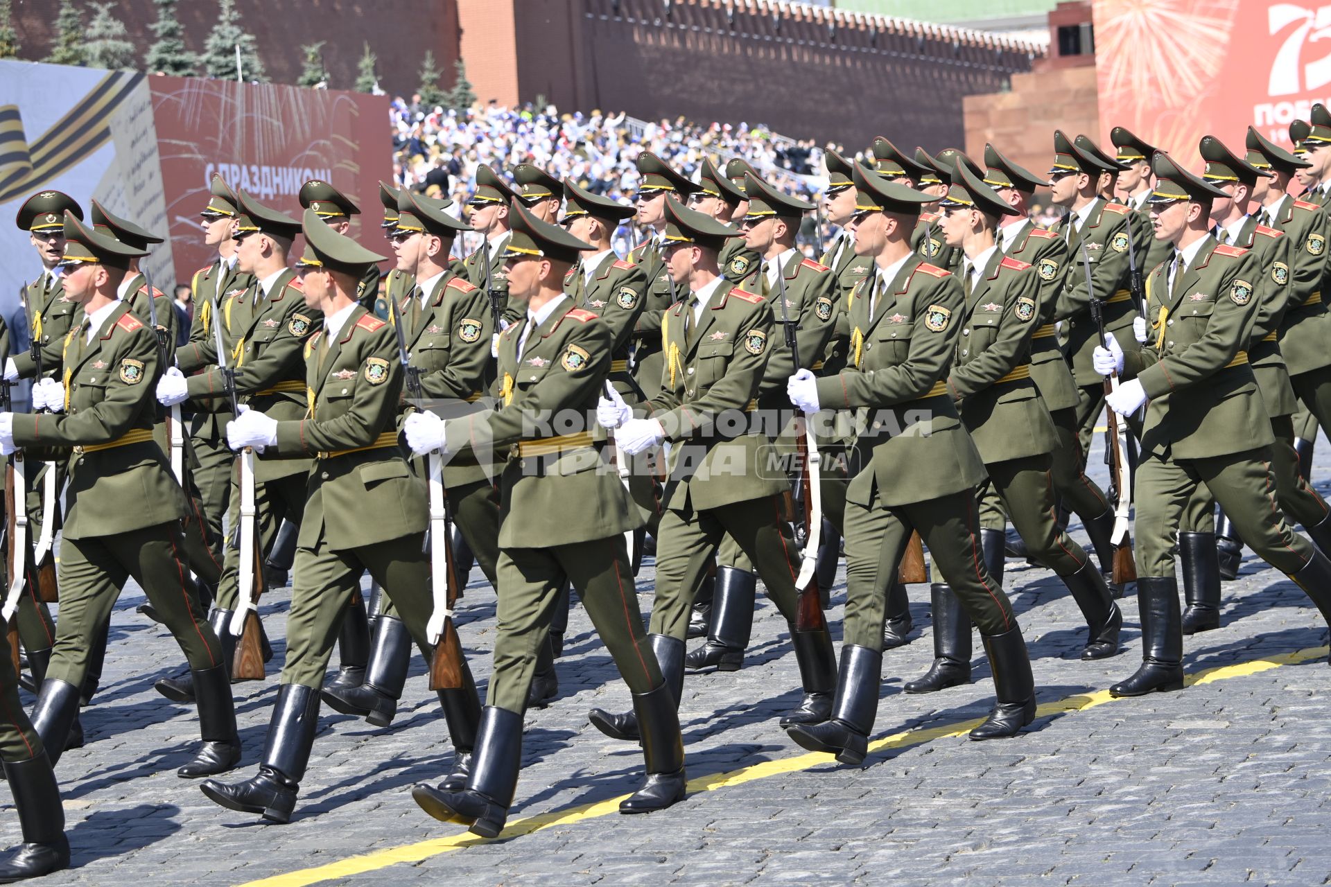 Москва.  Военнослужащие армии республики Беларусь во время военного парада в ознаменование 75-летия Победы в Великой Отечественной войне 1941-1945 годов на Красной площади.