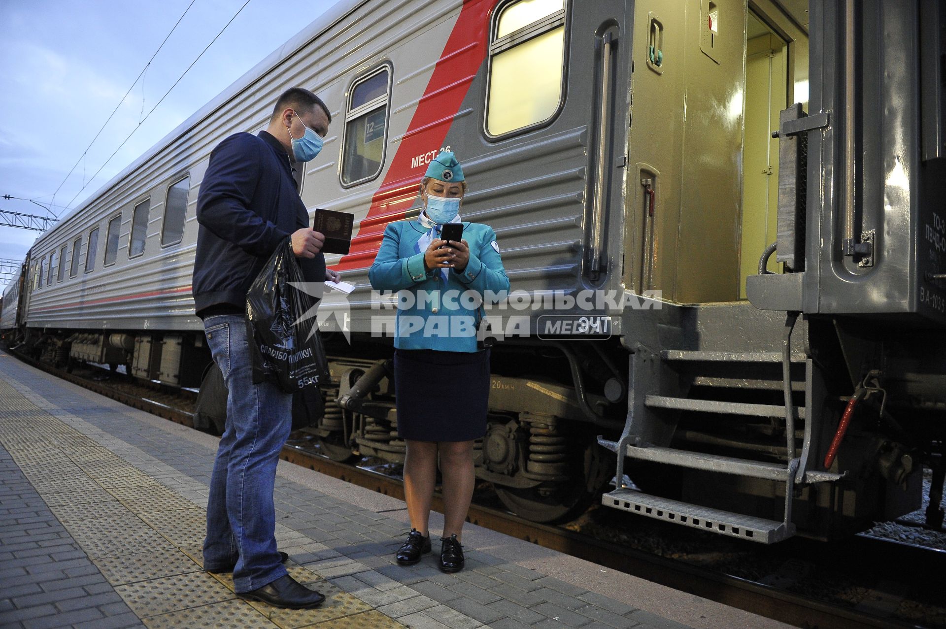 Екатеринбург. Железнодорожный вокзал. Запуск первого поезда \'Таврия\' в Крым по маршруту Екатеринбург – Симферополь. Летом 2020 года поезда \'Таврия\' будут курсировать из Екатеринбурга двумя разными маршрутами: через Челябинск, Уфу, Самару, Волгоград и через Казань, Саранск, Пензу