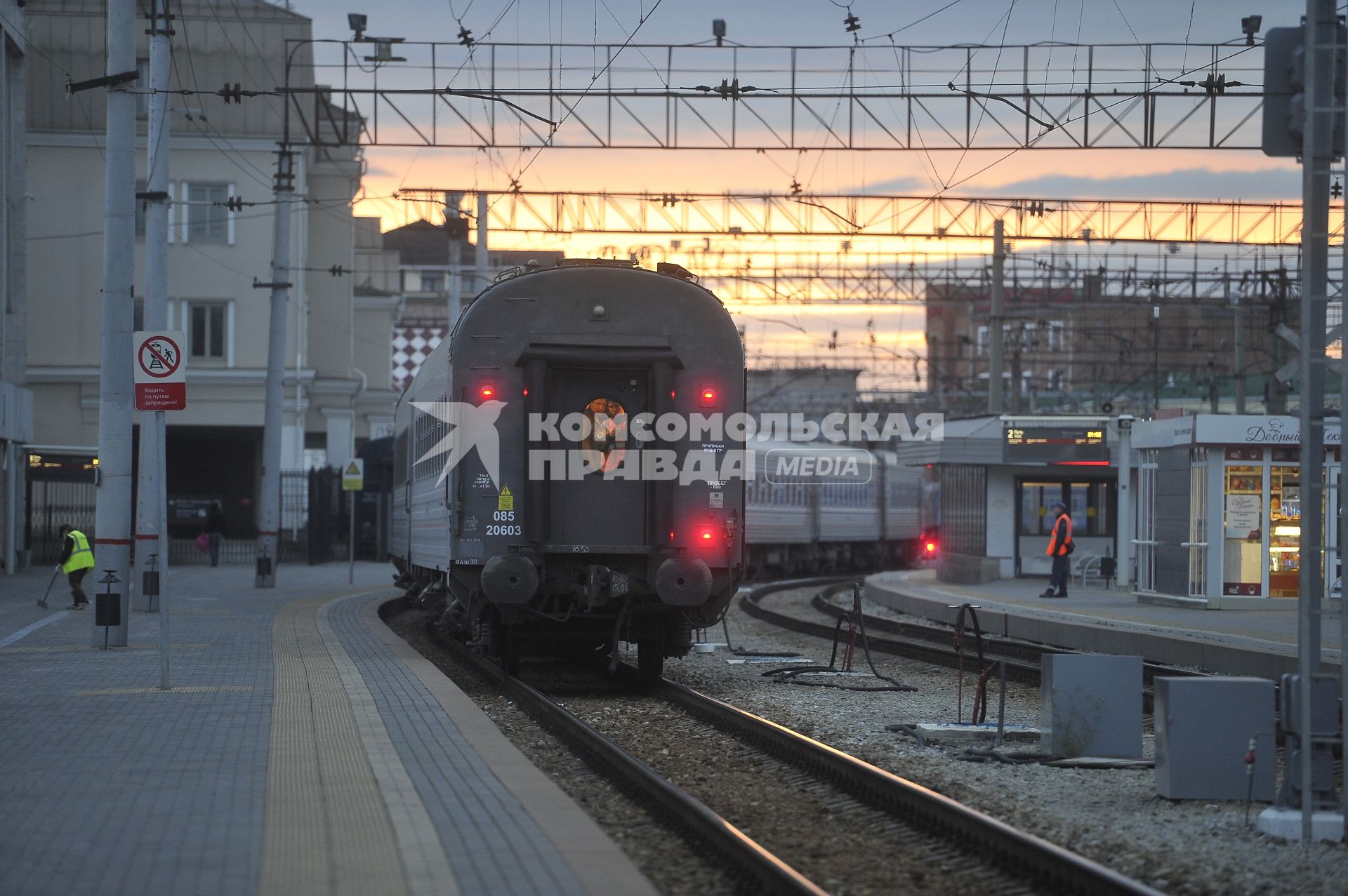 Екатеринбург. Железнодорожный вокзал. Запуск первого поезда \'Таврия\' в Крым по маршруту Екатеринбург – Симферополь. Летом 2020 года поезда \'Таврия\' будут курсировать из Екатеринбурга двумя разными маршрутами: через Челябинск, Уфу, Самару, Волгоград и через Казань, Саранск, Пензу