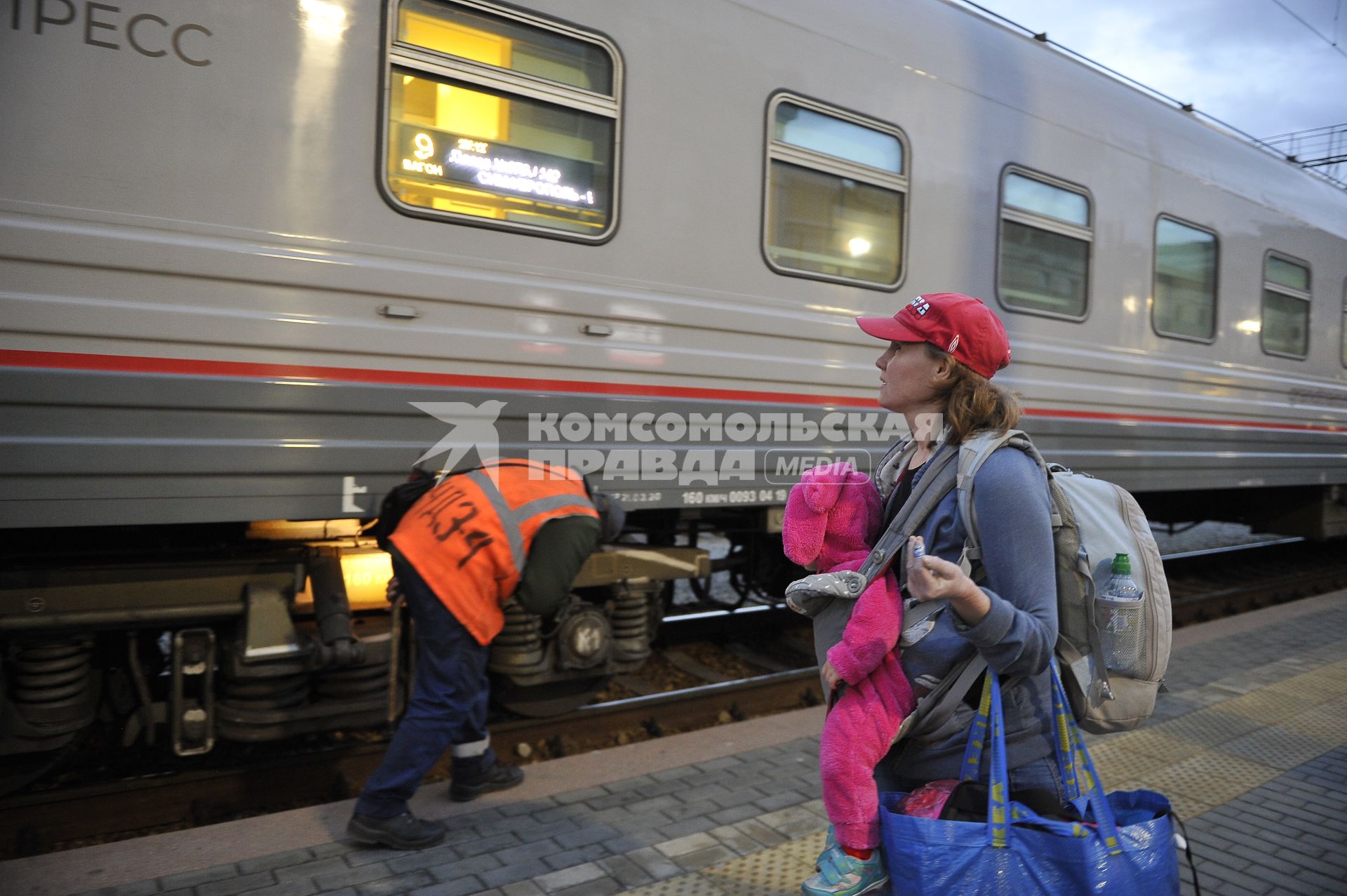 Екатеринбург. Железнодорожный вокзал. Запуск первого поезда \'Таврия\' в Крым по маршруту Екатеринбург – Симферополь. Летом 2020 года поезда \'Таврия\' будут курсировать из Екатеринбурга двумя разными маршрутами: через Челябинск, Уфу, Самару, Волгоград и через Казань, Саранск, Пензу