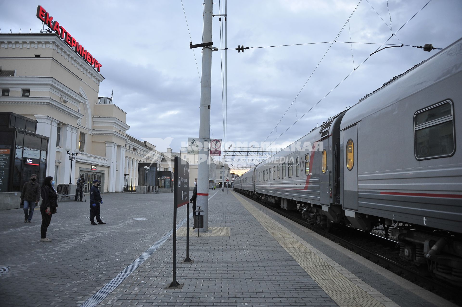 Екатеринбург. Железнодорожный вокзал. Запуск первого поезда \'Таврия\' в Крым по маршруту Екатеринбург – Симферополь. Летом 2020 года поезда \'Таврия\' будут курсировать из Екатеринбурга двумя разными маршрутами: через Челябинск, Уфу, Самару, Волгоград и через Казань, Саранск, Пензу