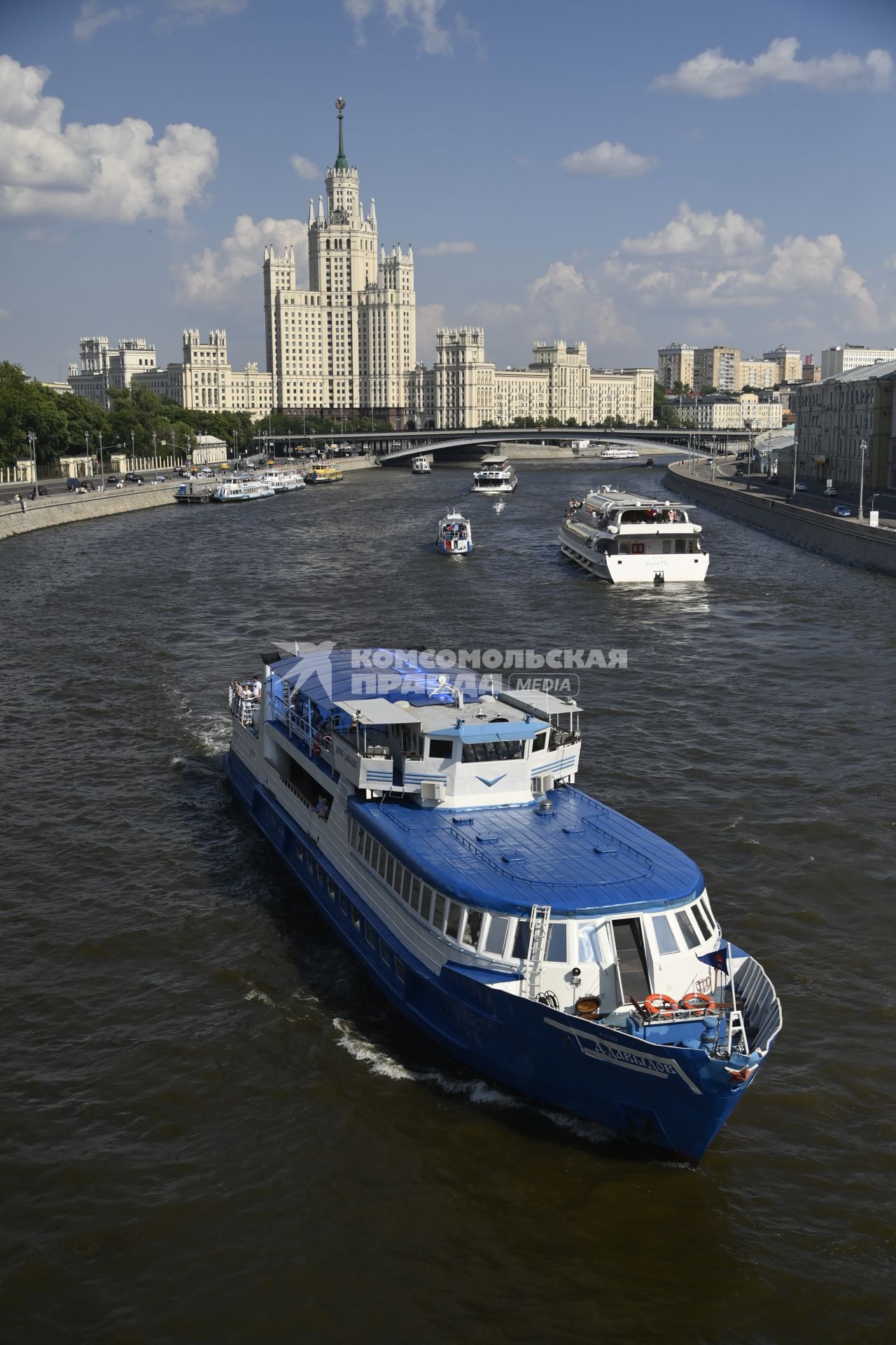 Москва. Прогулочные теплоходы на Москва-реке.