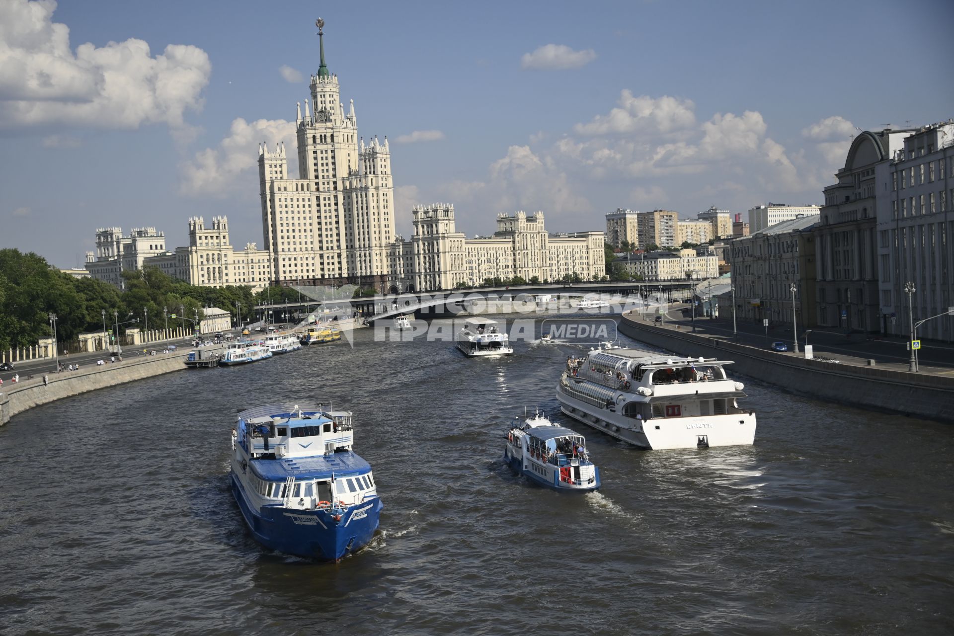 Москва. Прогулочные теплоходы на Москва-реке.