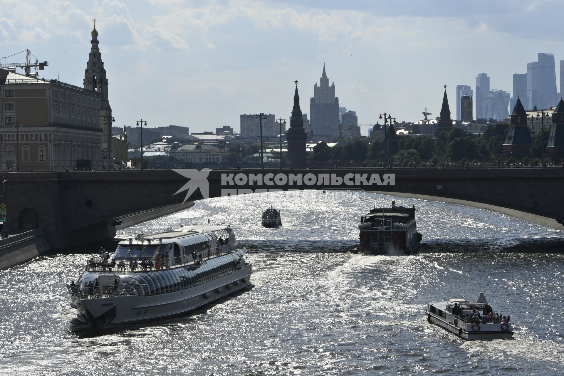 Москва. Прогулочные теплоходы на Москва-реке.