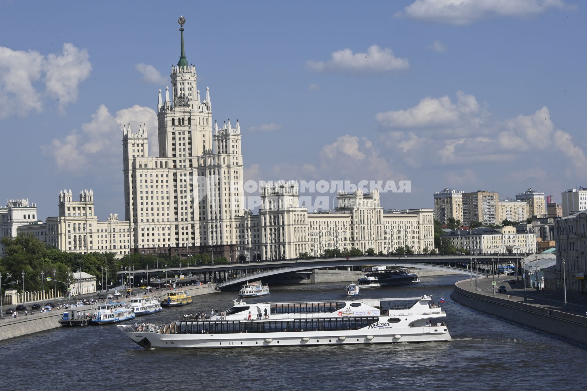 Москва. Прогулочные теплоходы на Москва-реке.