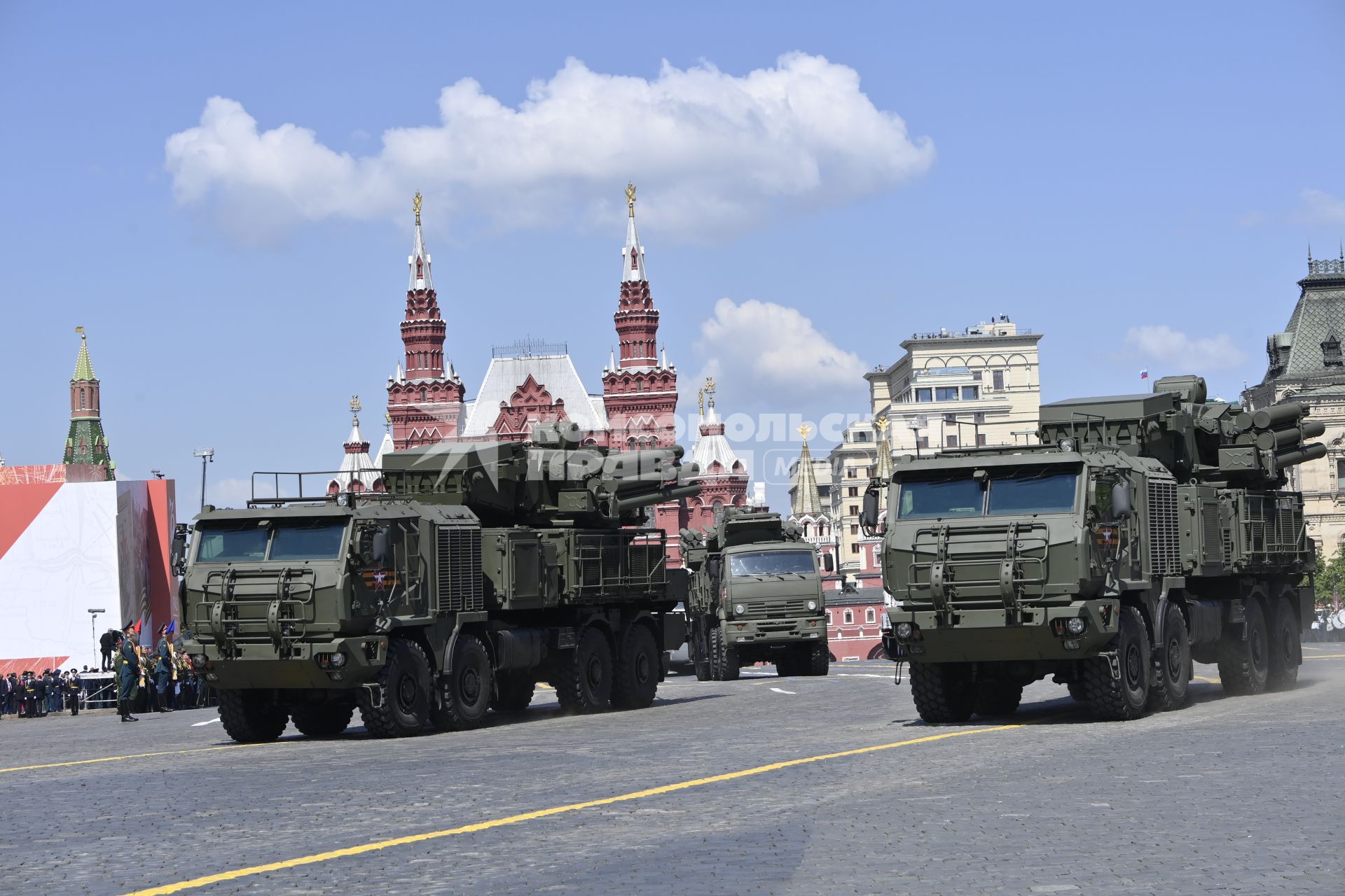 Москва.  Военная техника во время военного парада в ознаменование 75-летия Победы в Великой Отечественной войне 1941-1945 годов на Красной площади.