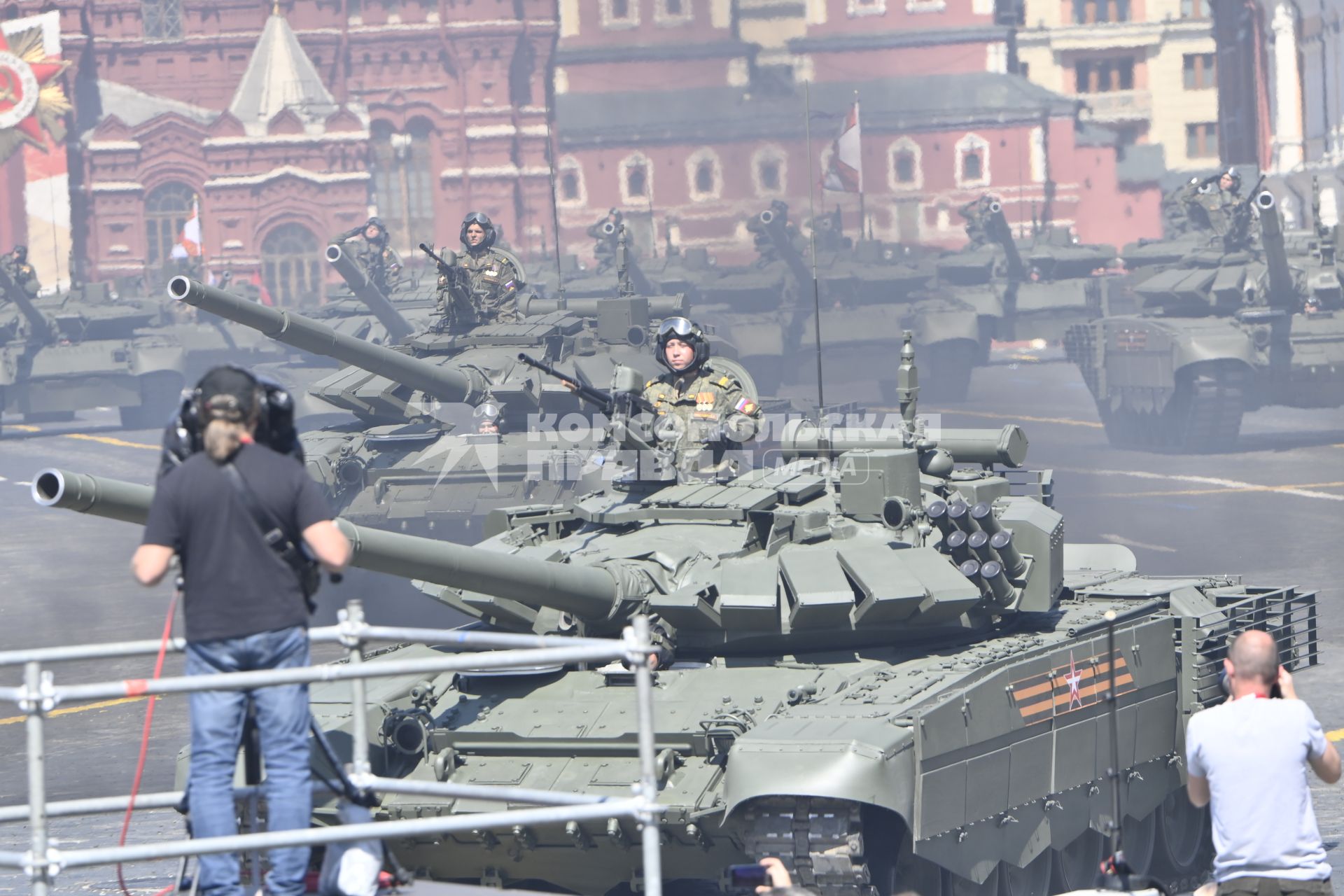 Москва.  Военная техника  во время военного парада в ознаменование 75-летия Победы в Великой Отечественной войне 1941-1945 годов на Красной площади.