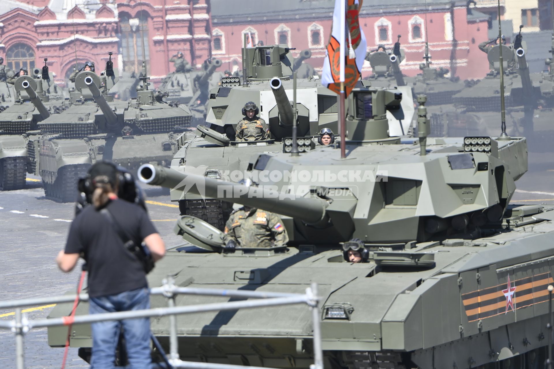 Москва.  Военная техника  во время военного парада в ознаменование 75-летия Победы в Великой Отечественной войне 1941-1945 годов на Красной площади.