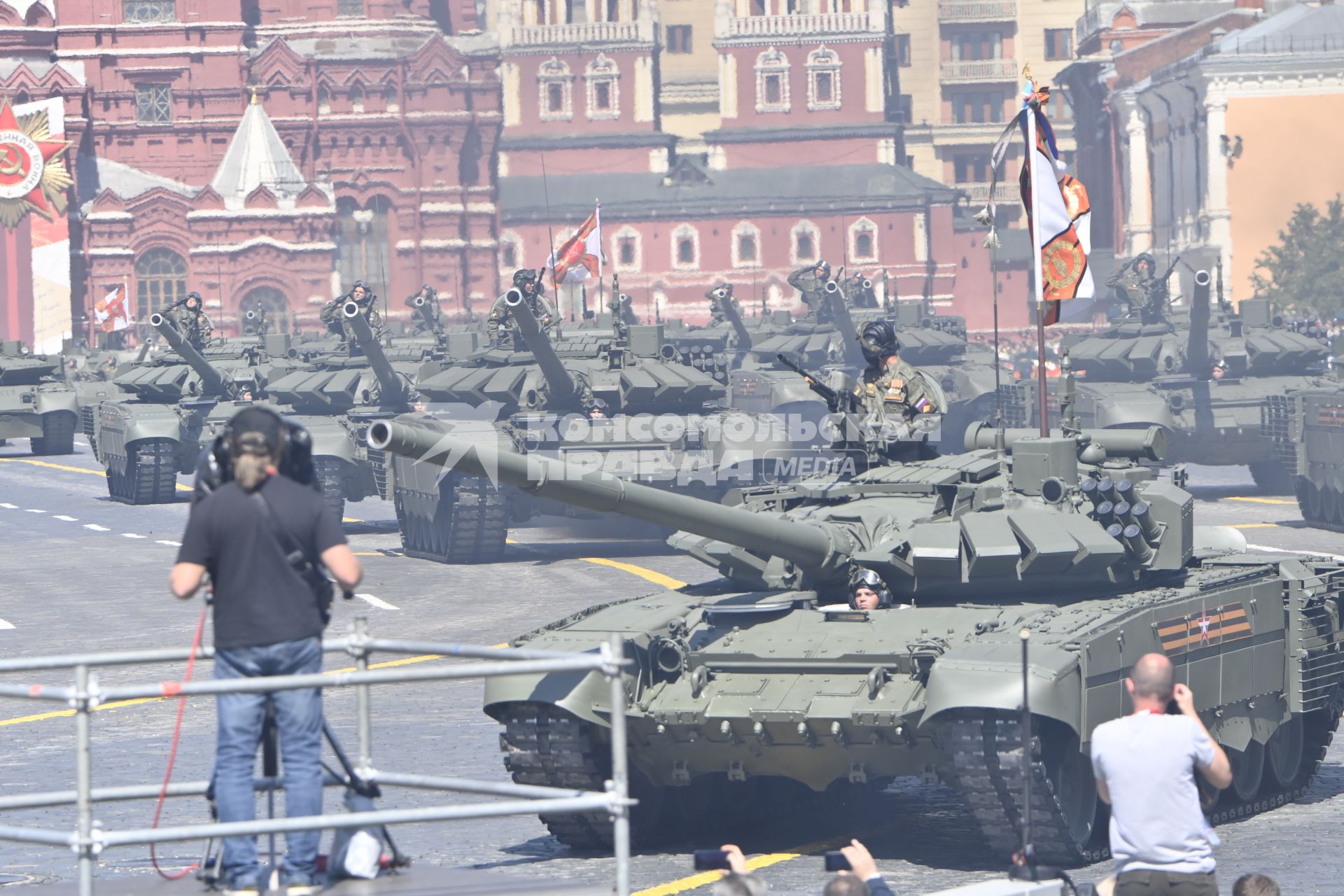 Москва.  Военная техника  во время военного парада в ознаменование 75-летия Победы в Великой Отечественной войне 1941-1945 годов на Красной площади.