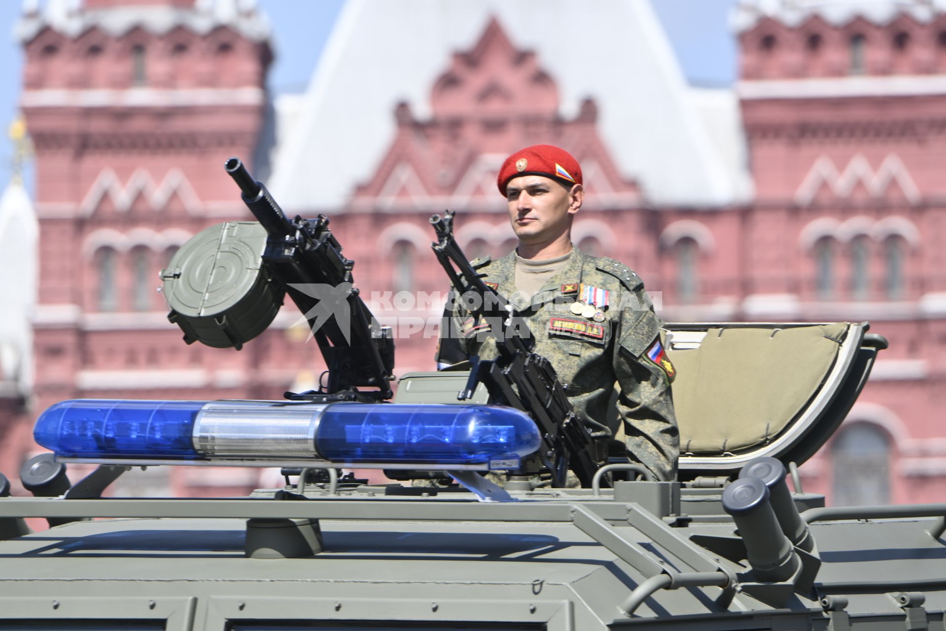 Москва.  Военная техника во время военного парада в ознаменование 75-летия Победы в Великой Отечественной войне 1941-1945 годов на Красной площади.