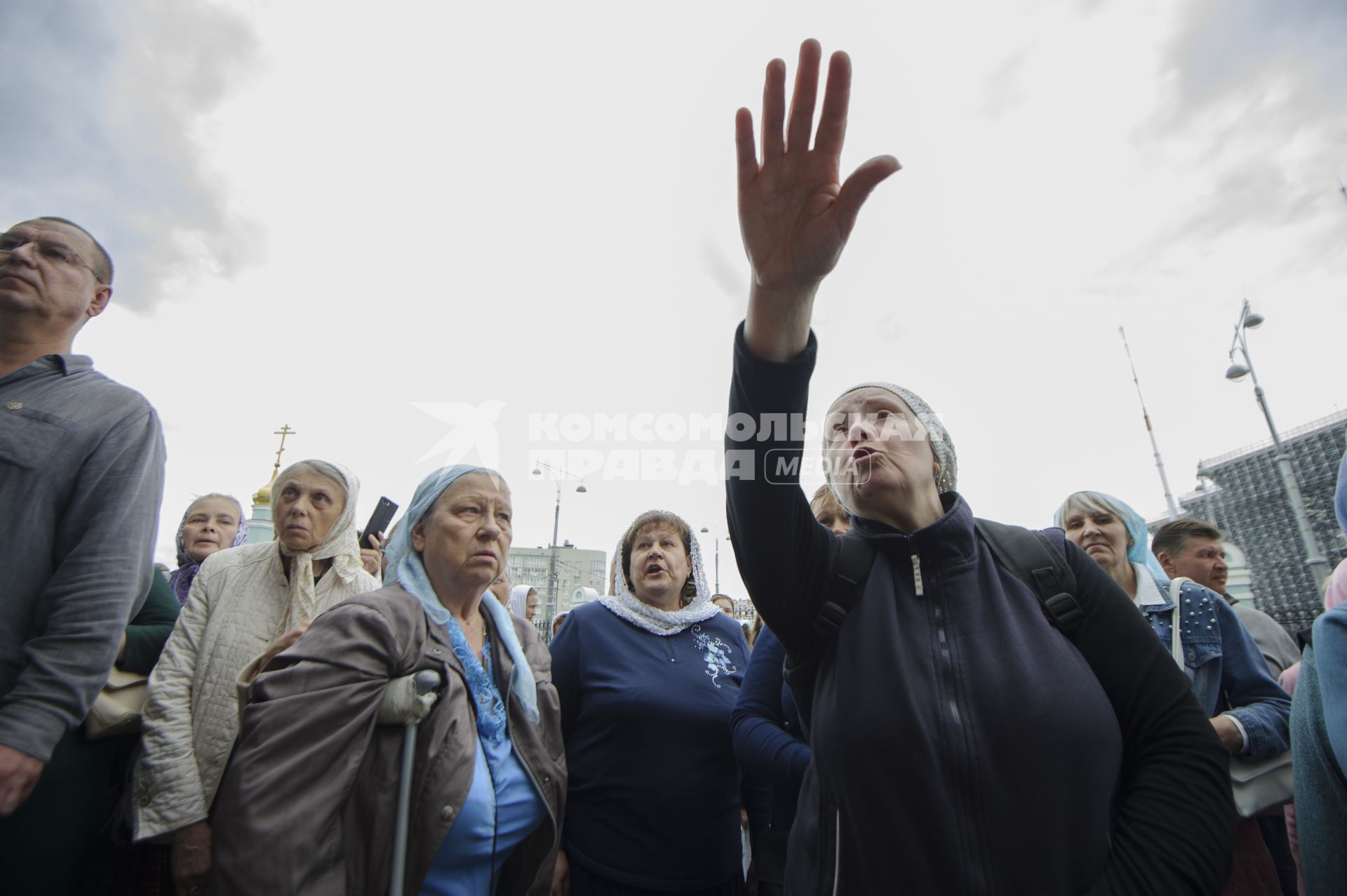 Екатеринбург. Верующие возмущенные решением третьего епархиального суда о поведении заштатного клирика Екатеринбургской епархии, схиигумена Сергия Романова (Николай Романов), настоятеля Среднеуральского женского монастыря, \'извергнуть его из священного сана\'