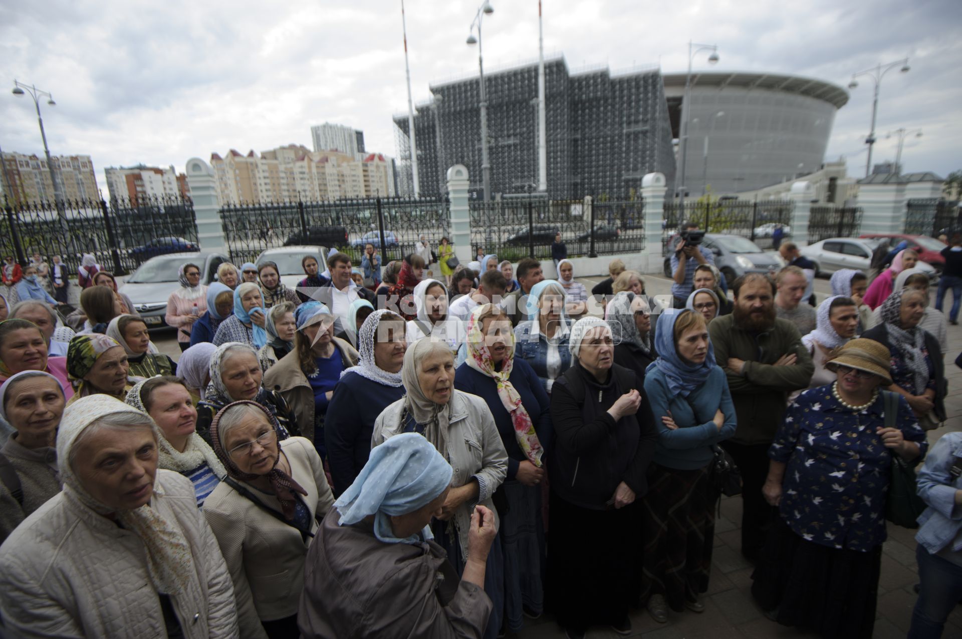 Екатеринбург. Верующие возмущенные решением третьего епархиального суда о поведении заштатного клирика Екатеринбургской епархии, схиигумена Сергия Романова (Николай Романов), настоятеля Среднеуральского женского монастыря, \'извергнуть его из священного сана\'