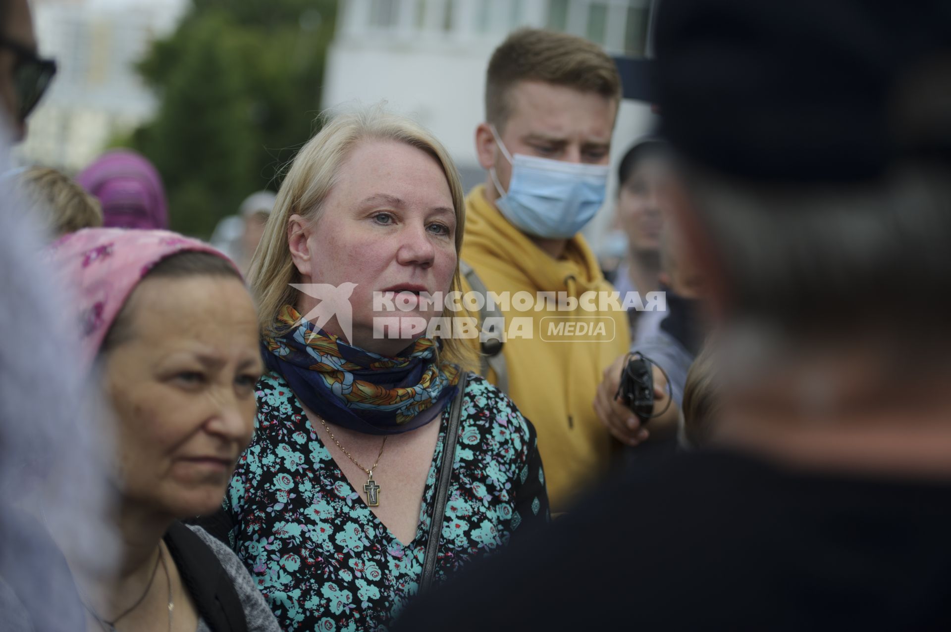 Екатеринбург. Православная активистка, директор Музея святости, исповедничества и подвижничества на Урале в ХХ веке Оксана Иванова перед началом третьего епархиального суда о поведении заштатного клирика Екатеринбургской епархии, схиигумена Сергия Романова (Николай Романов), настоятеля Среднеуральского женского монастыря, пришедшие в его поддержку