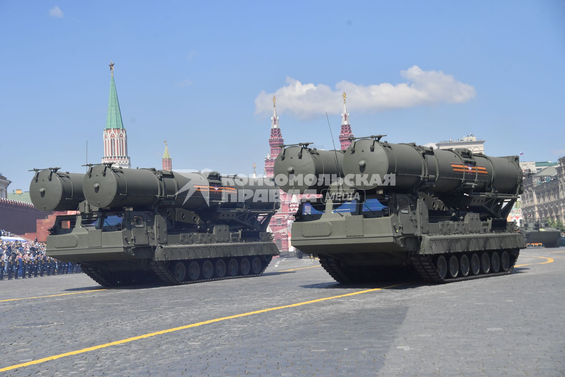 Москва.  Военная техника  во время военного парада в ознаменование 75-летия Победы в Великой Отечественной войне 1941-1945 годов на Красной площади.