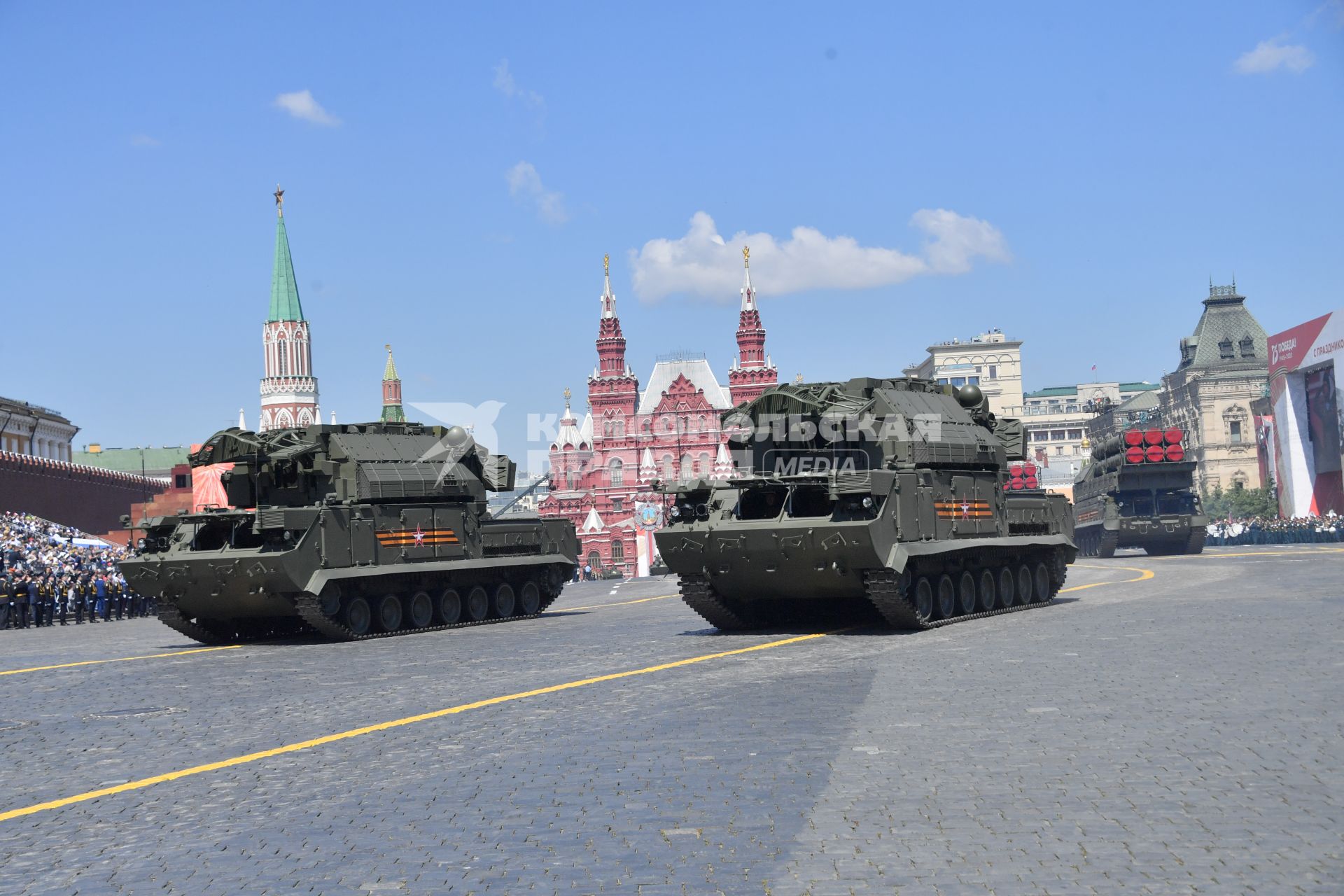 Москва.  Военная техника  во время военного парада в ознаменование 75-летия Победы в Великой Отечественной войне 1941-1945 годов на Красной площади.