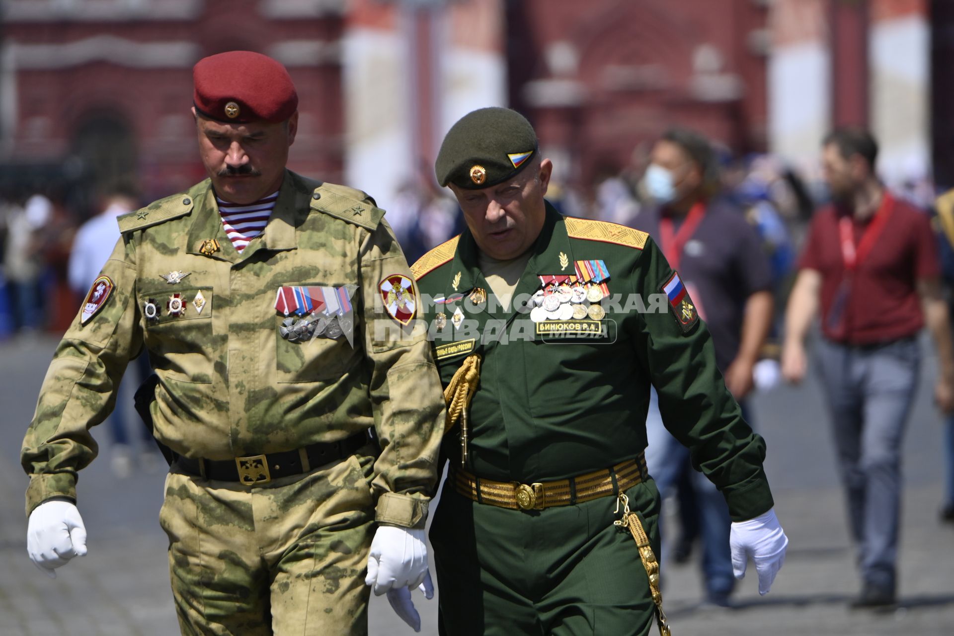 Москва.   Военнослужащие после окончания военного парада в ознаменование 75-летия Победы в Великой Отечественной войне 1941-1945 годов на Красной площади.