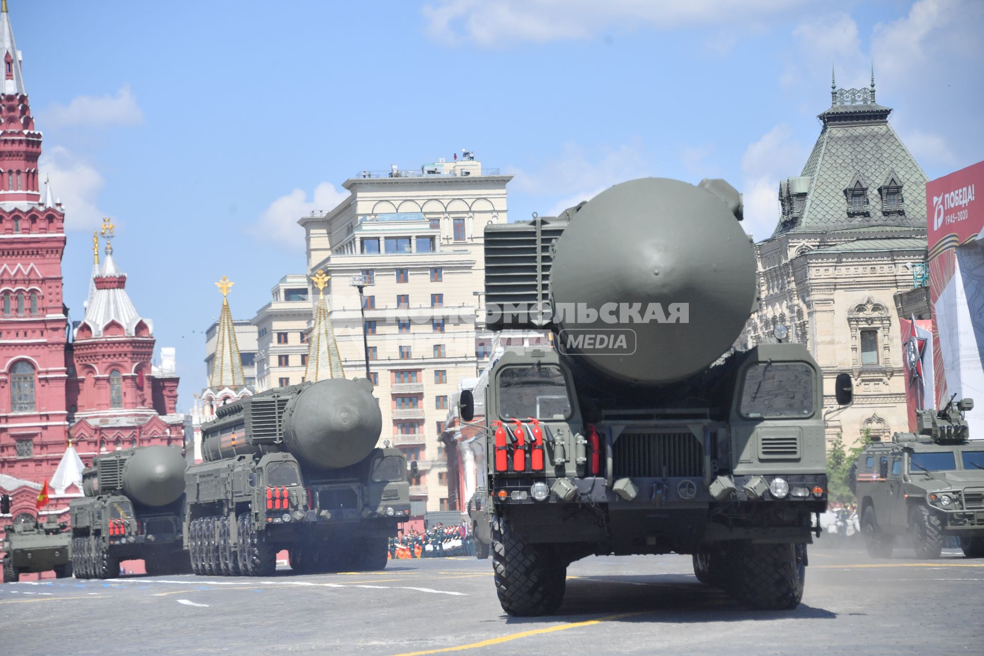 Москва.  Автономная пусковая установка ПГРК  Ярс во время военного парада в ознаменование 75-летия Победы в Великой Отечественной войне 1941-1945 годов на Красной площади.