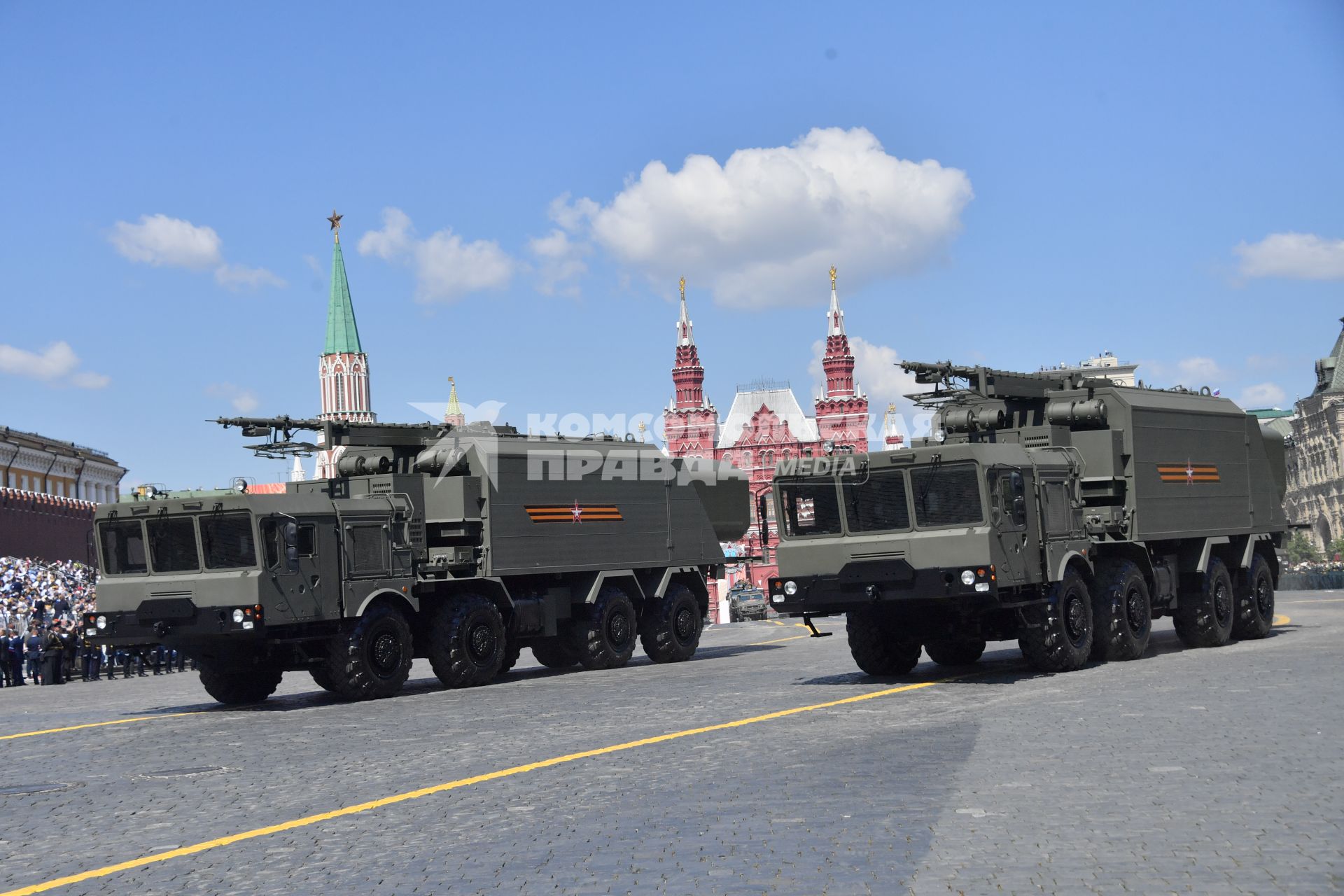 Москва.  Военная техника  во время военного парада в ознаменование 75-летия Победы в Великой Отечественной войне 1941-1945 годов на Красной площади.