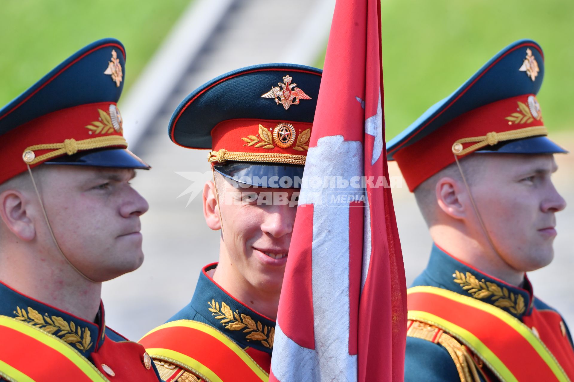 Москва.   Знаменная группа перед  началом военного парада в ознаменование 75-летия Победы в Великой Отечественной войне 1941-1945 годов на Красной площади.