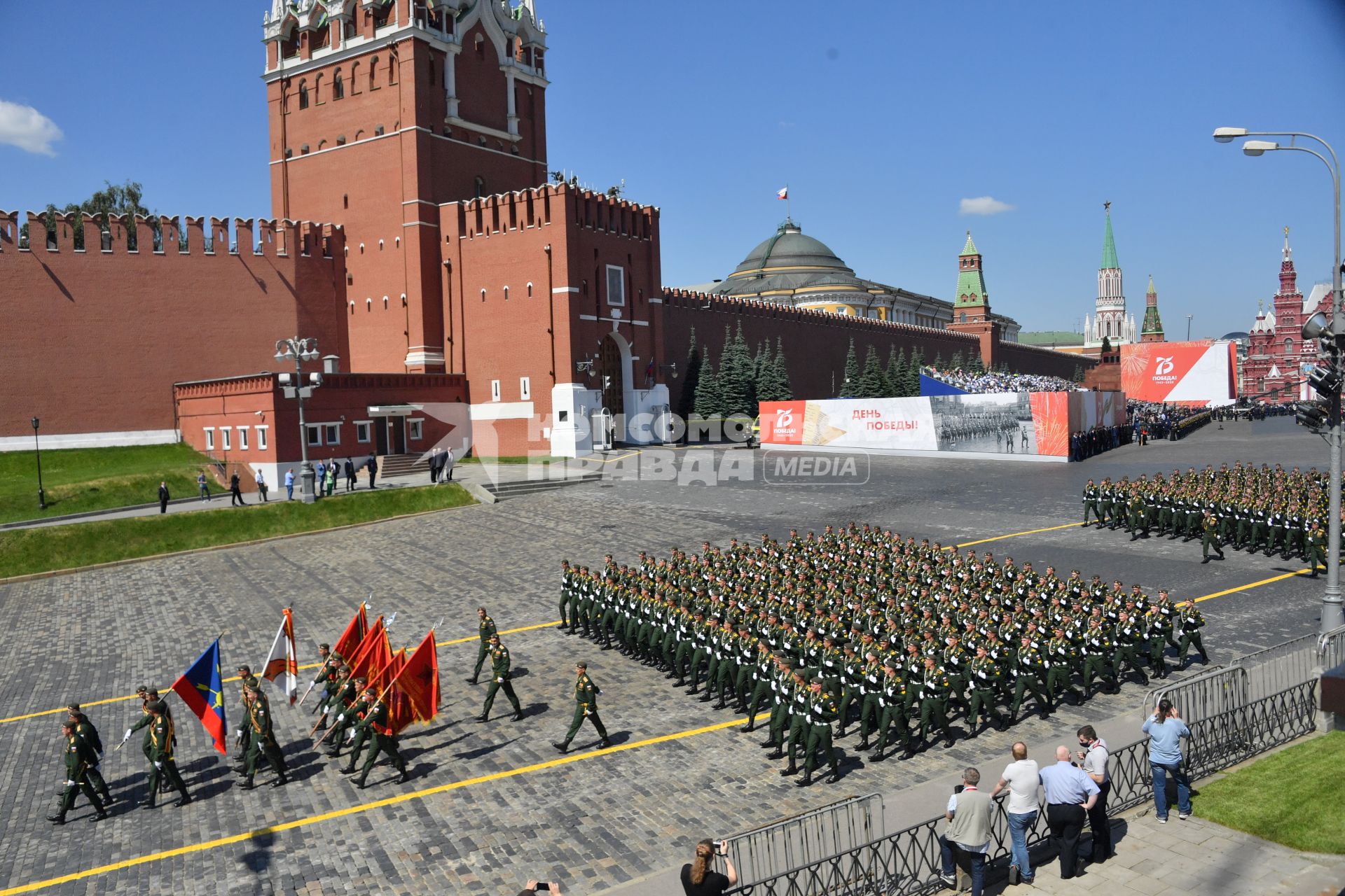 Москва.  Перед началом  военного парада в ознаменование 75-летия Победы в Великой Отечественной войне 1941-1945 годов на Красной площади.