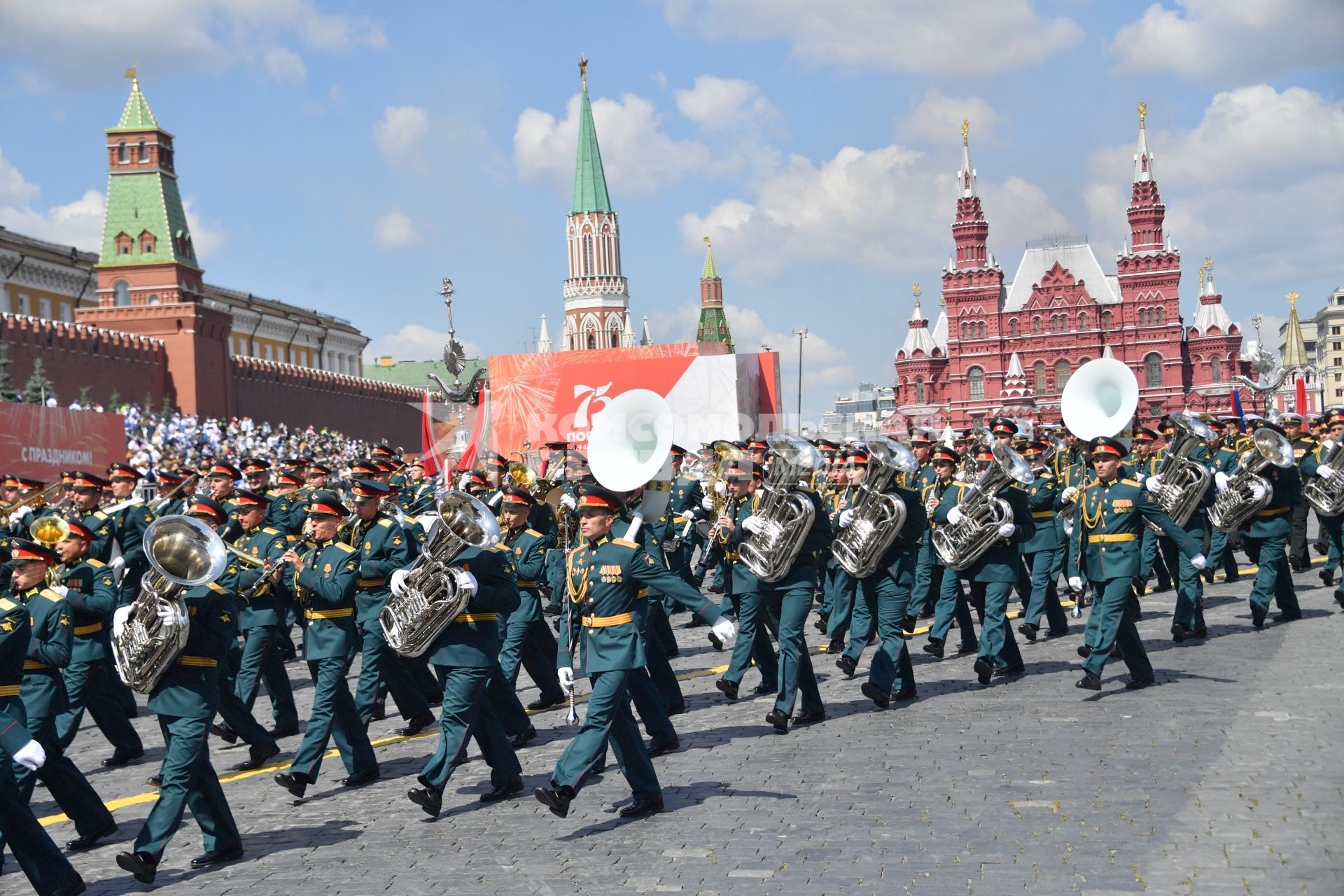 Москва.  Сводный военный оркестр во время военного парада в ознаменование 75-летия Победы в Великой Отечественной войне 1941-1945 годов на Красной площади.