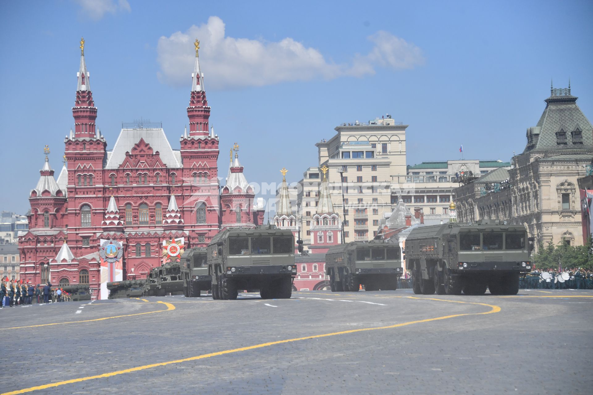 Москва.  Военная техника  во время военного парада в ознаменование 75-летия Победы в Великой Отечественной войне 1941-1945 годов на Красной площади.