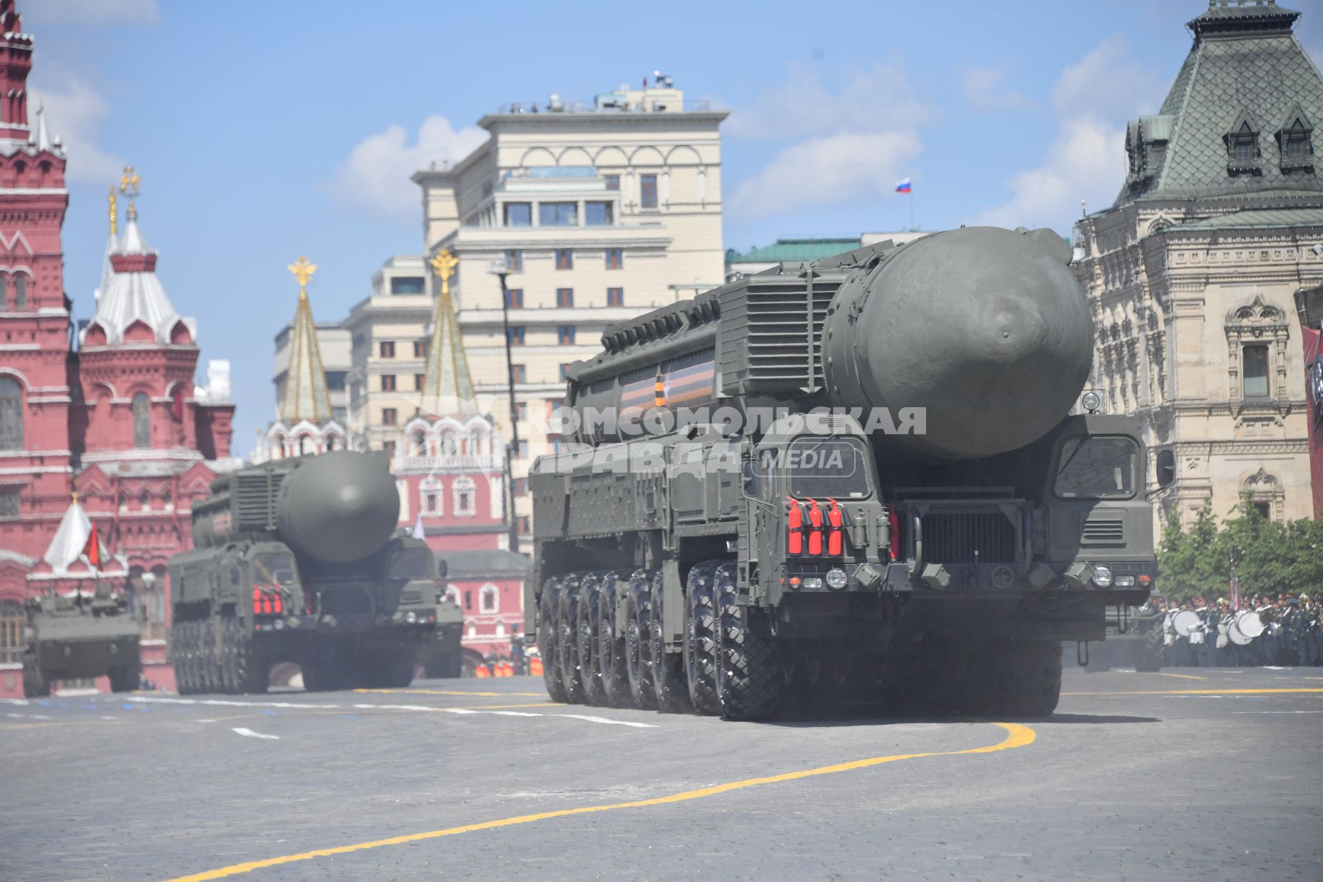 Москва.  Автономная пусковая установка ПГРК  Ярс во время военного парада в ознаменование 75-летия Победы в Великой Отечественной войне 1941-1945 годов на Красной площади.